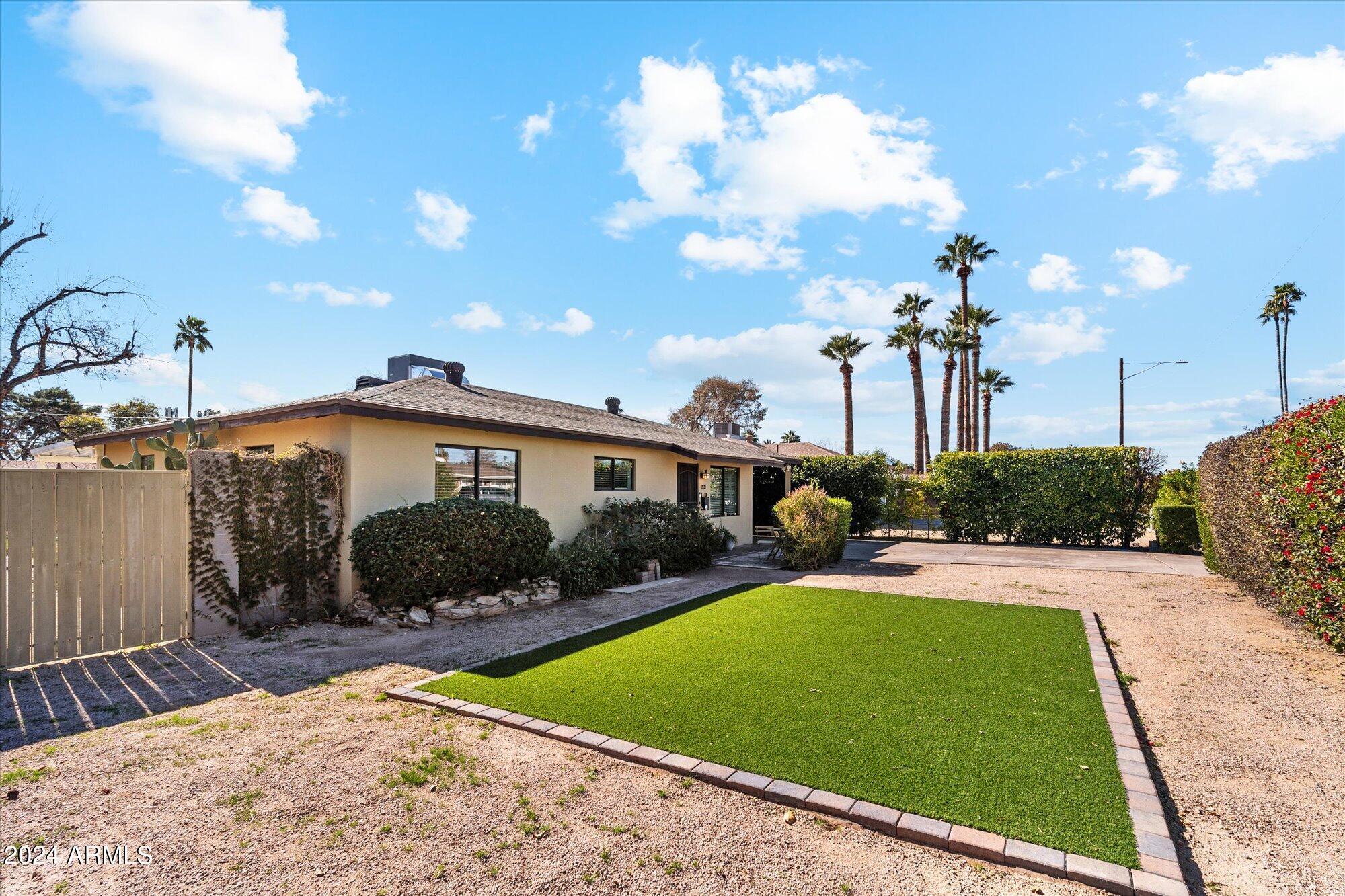 2733 E Clarendon Avenue