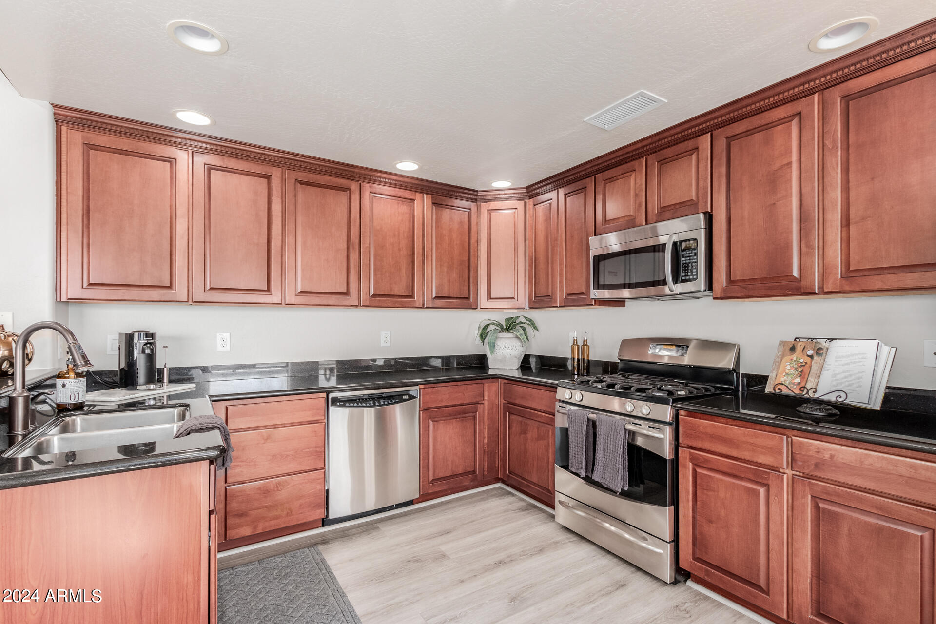 21320 N 56TH Street, 2152