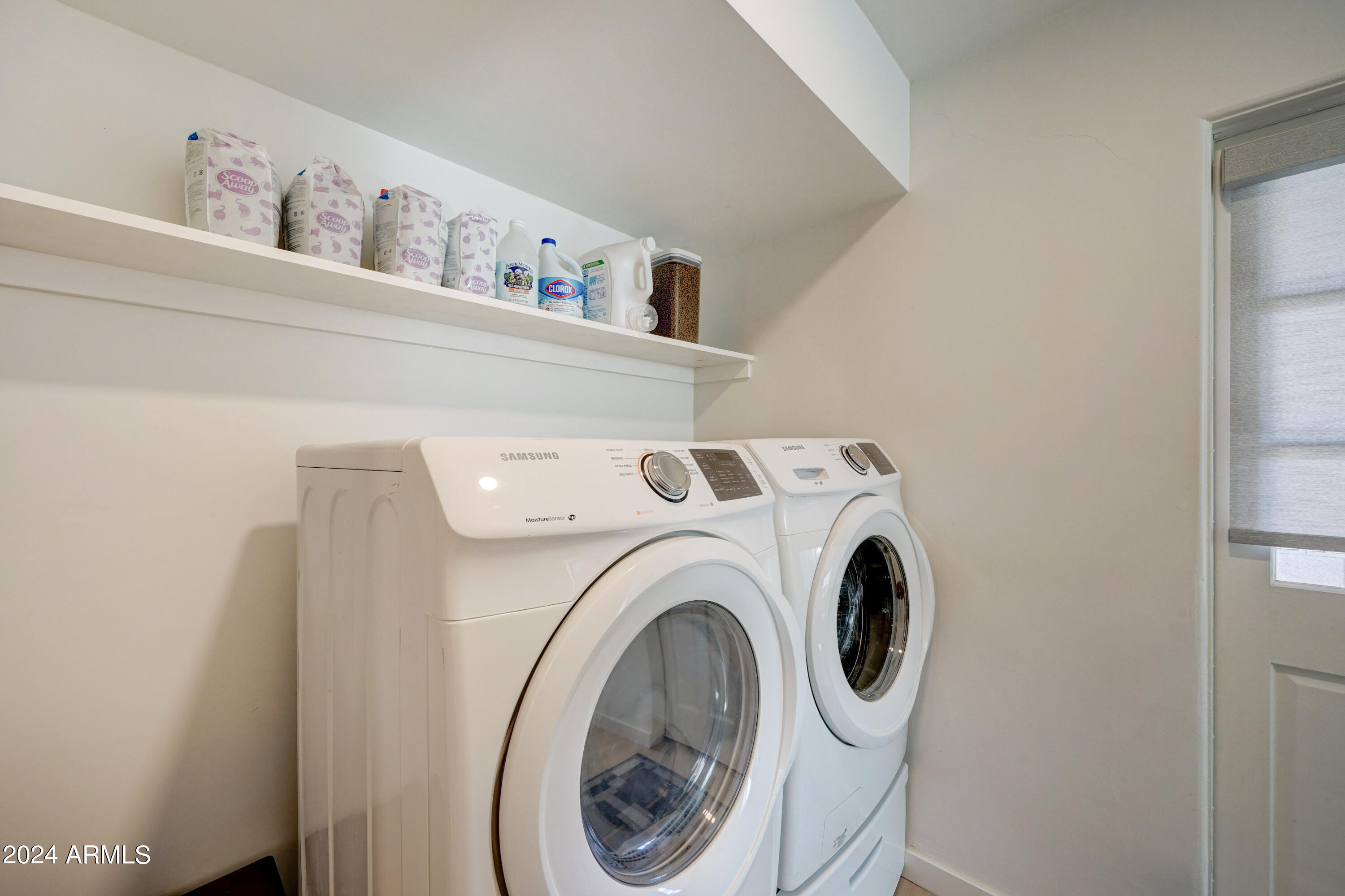 2420 E INDIANOLA Avenue