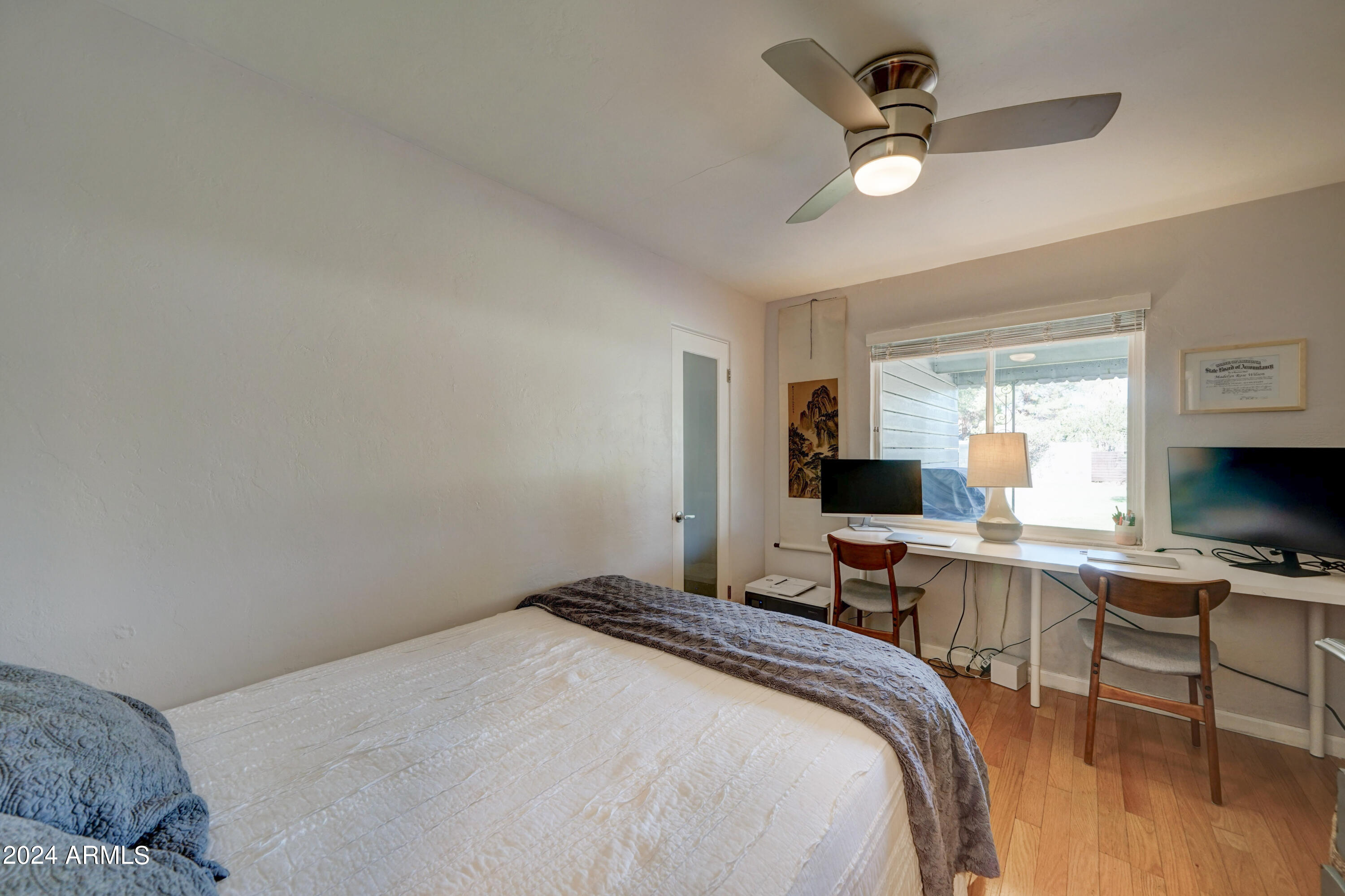 2420 E INDIANOLA Avenue