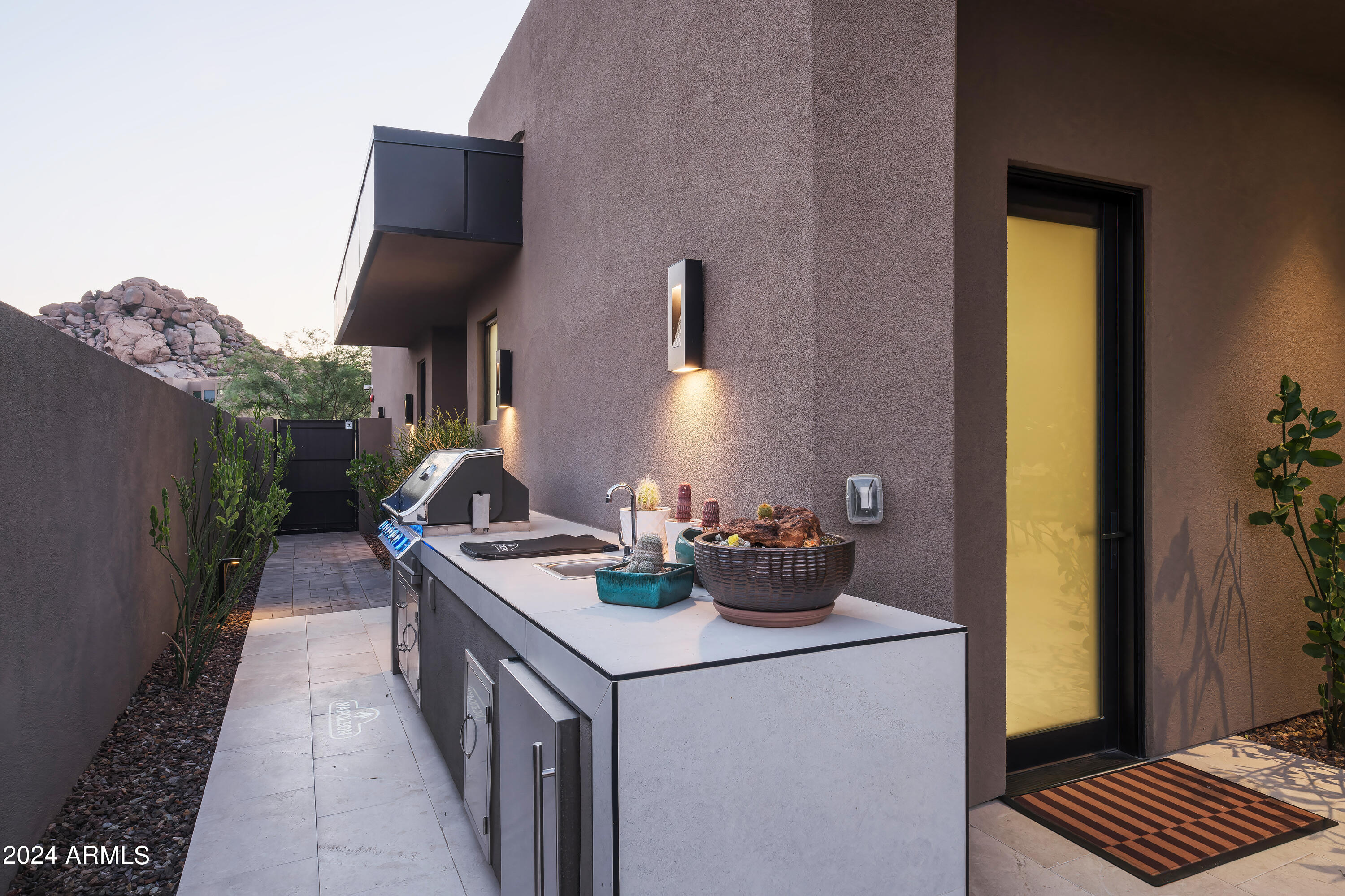 10617 E GREYTHORN Drive