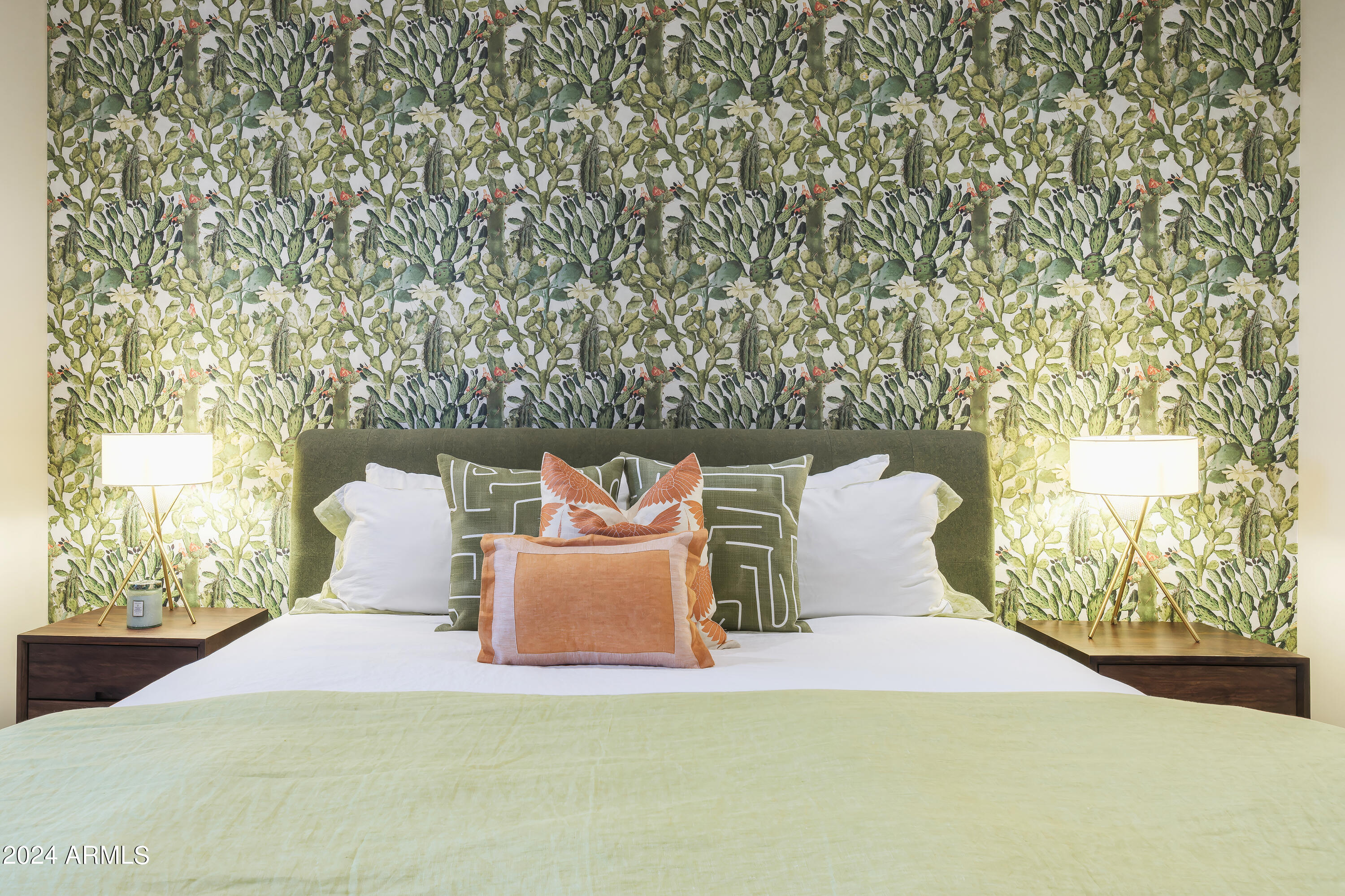 10617 E GREYTHORN Drive