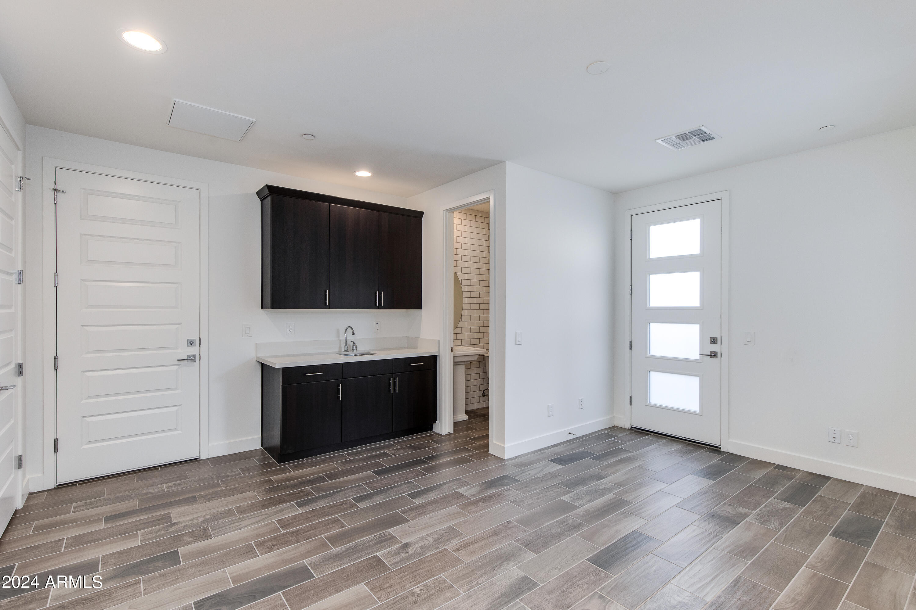 3510 N MILLER Road, 1001