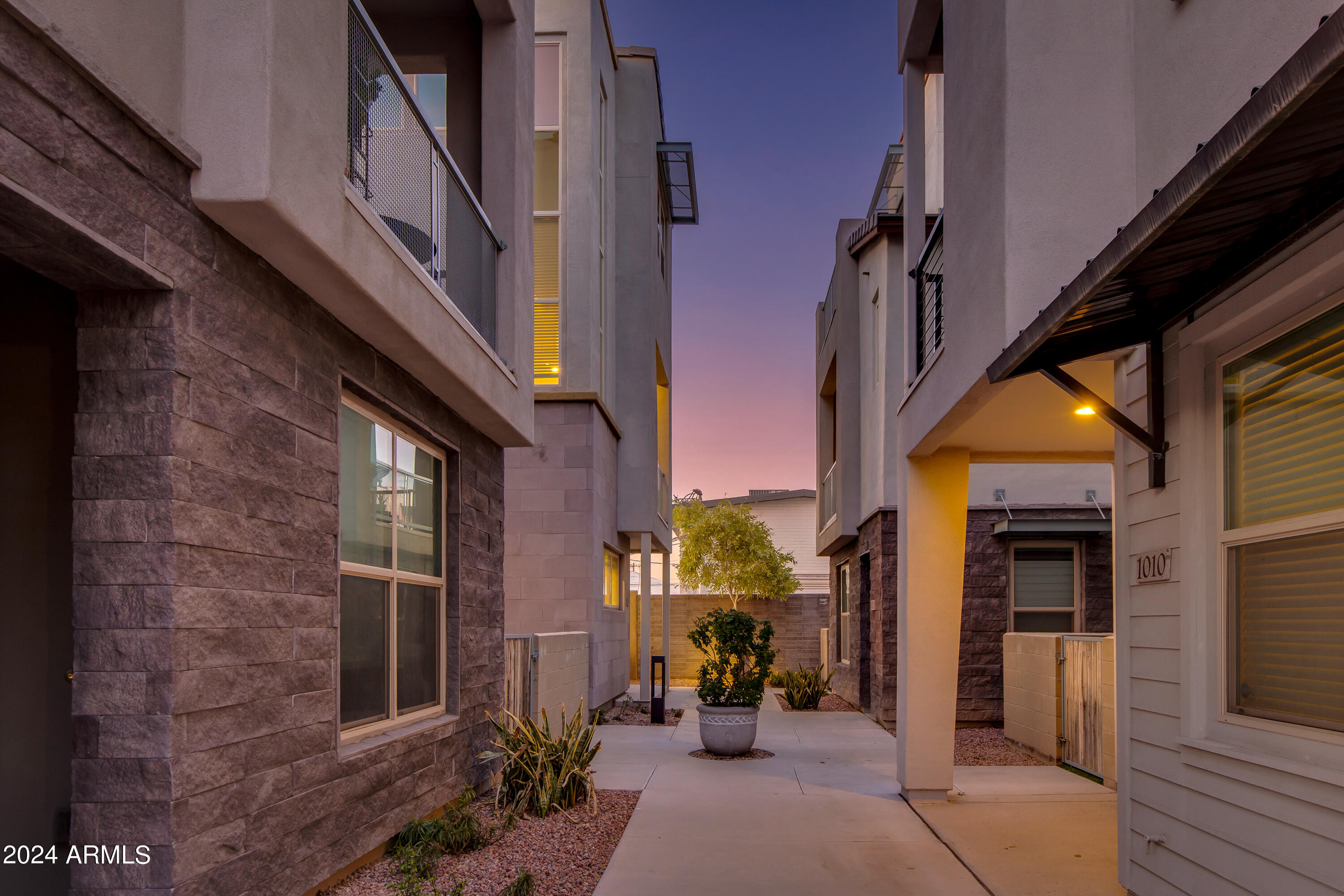 3510 N MILLER Road, 1001