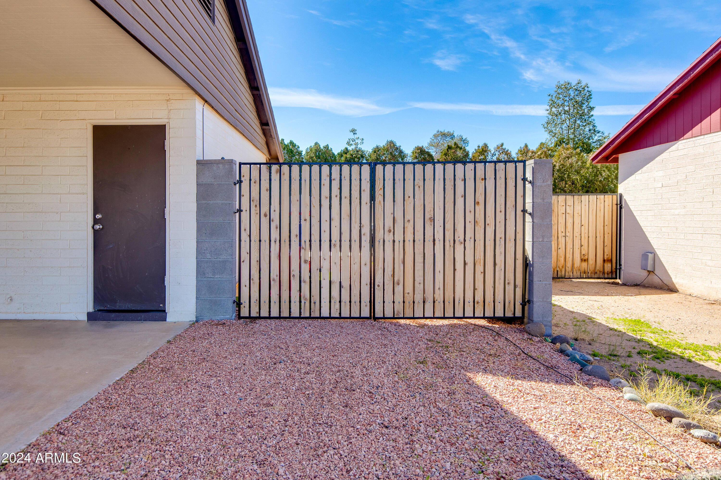 2739 W CHARLESTON Avenue