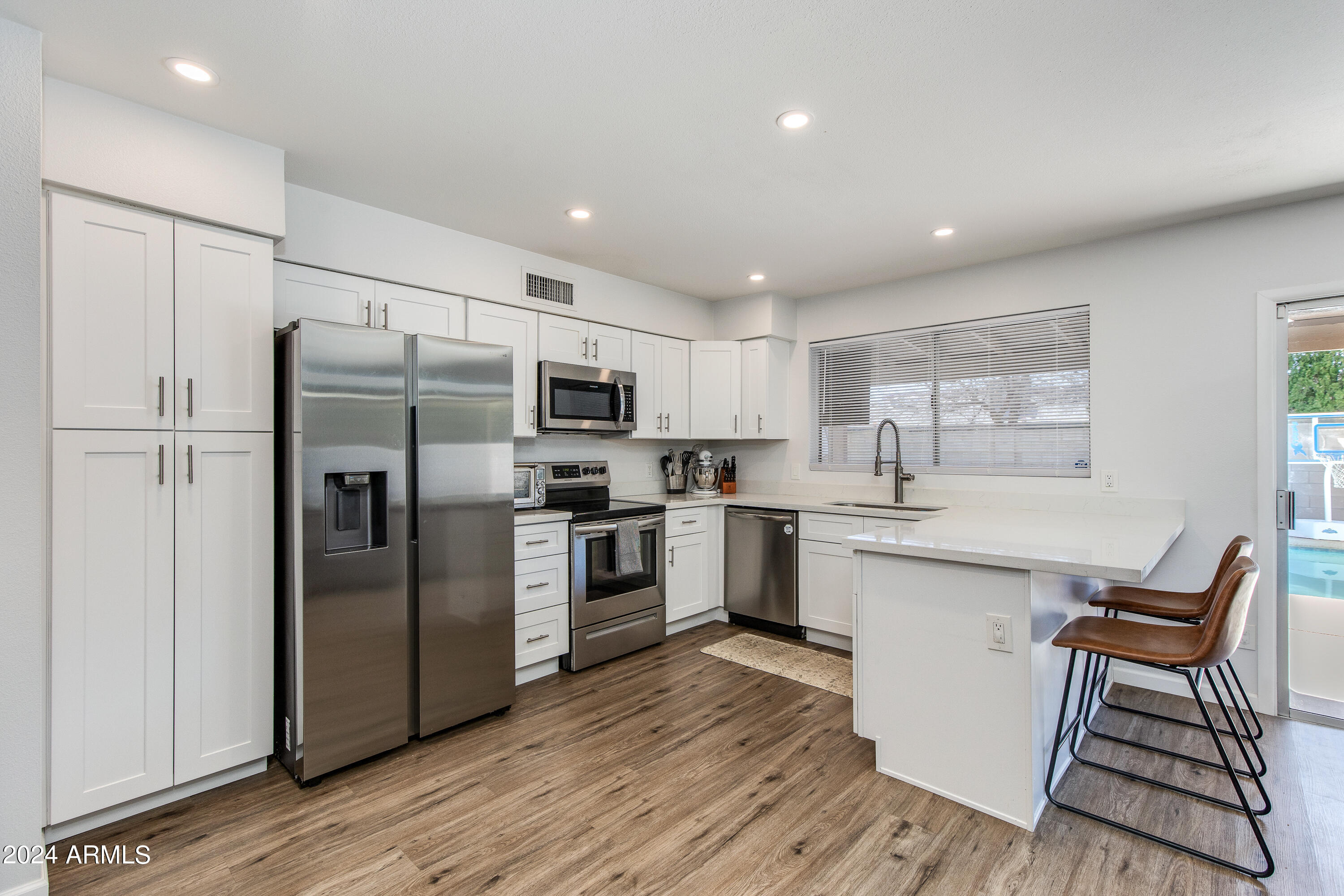 2739 W CHARLESTON Avenue