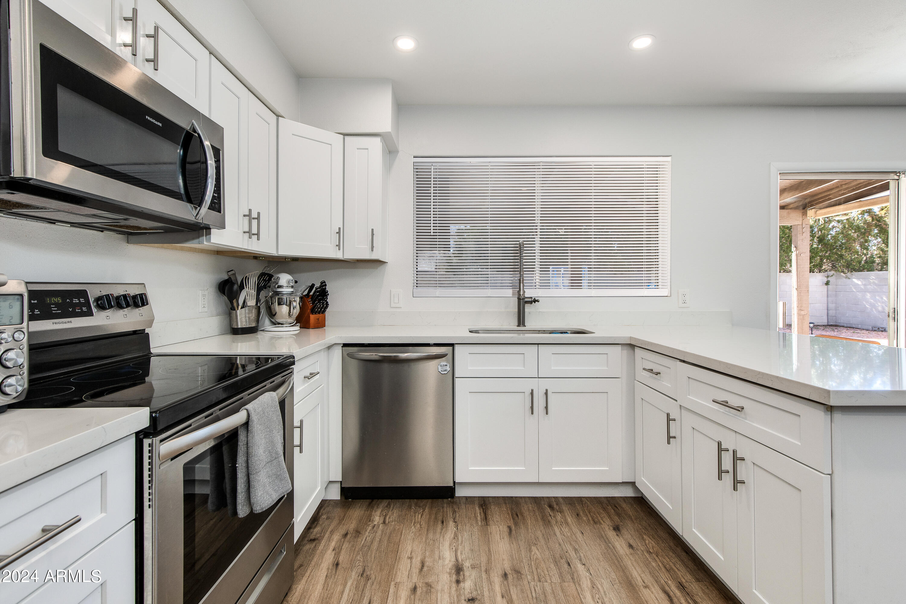 2739 W CHARLESTON Avenue