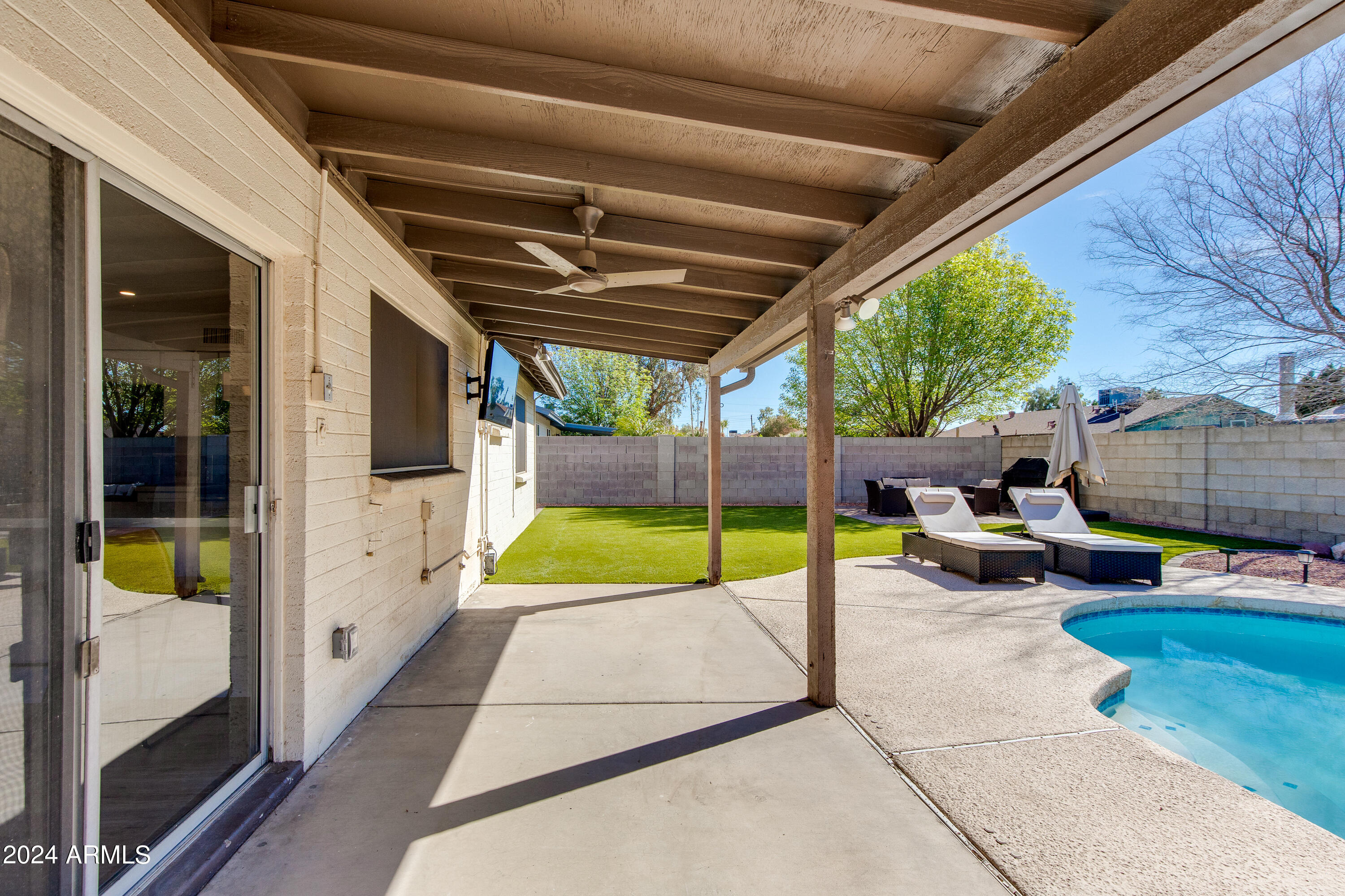 2739 W CHARLESTON Avenue