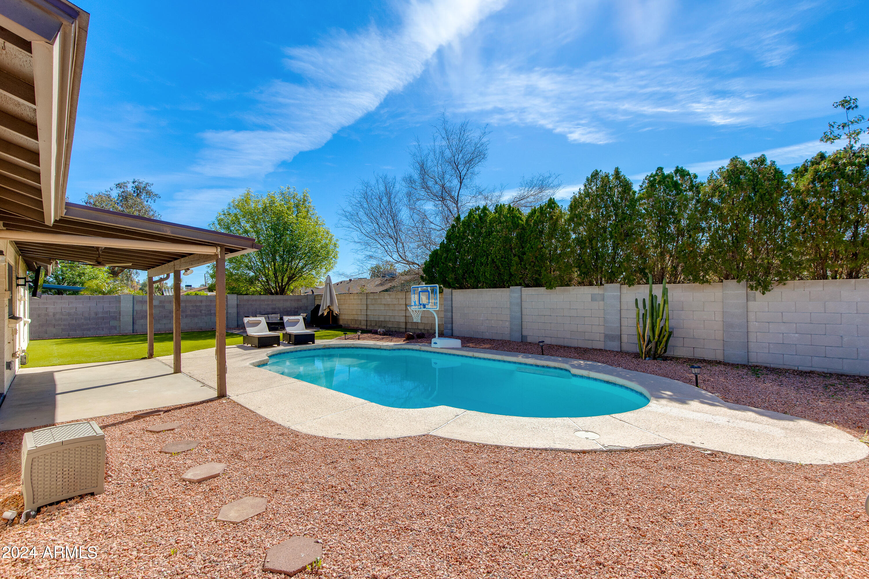 2739 W CHARLESTON Avenue