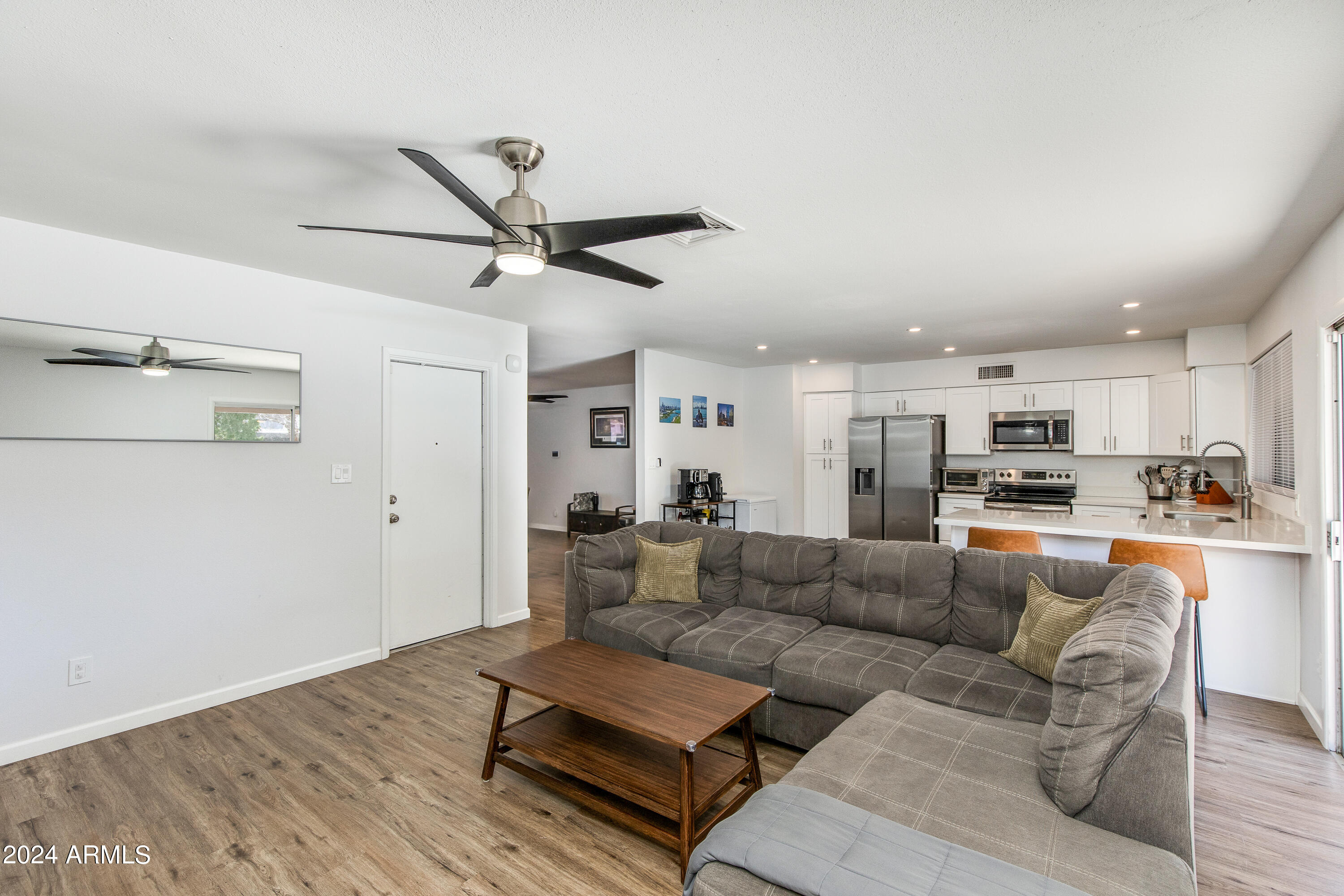 2739 W CHARLESTON Avenue