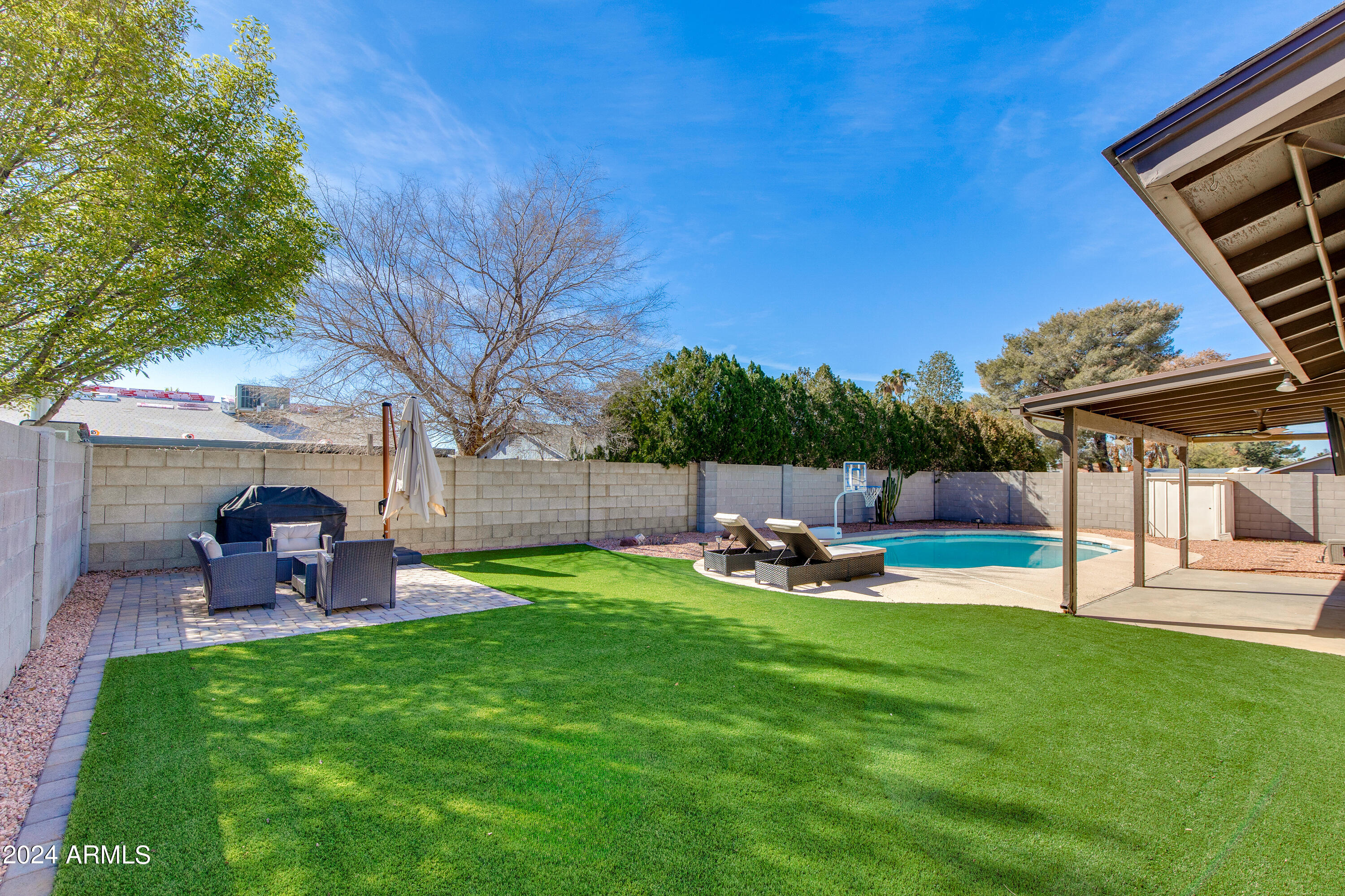 2739 W CHARLESTON Avenue