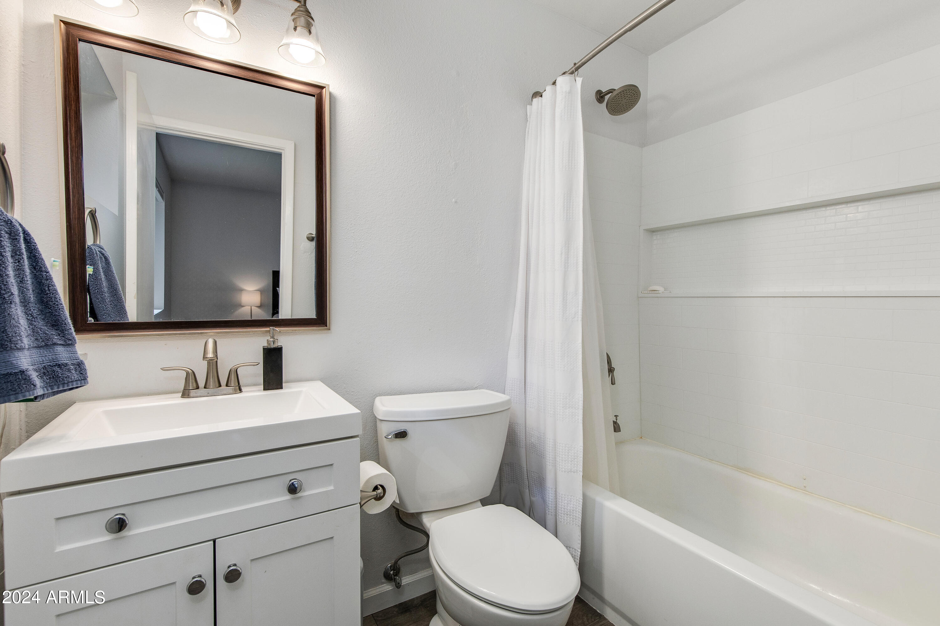 2739 W CHARLESTON Avenue