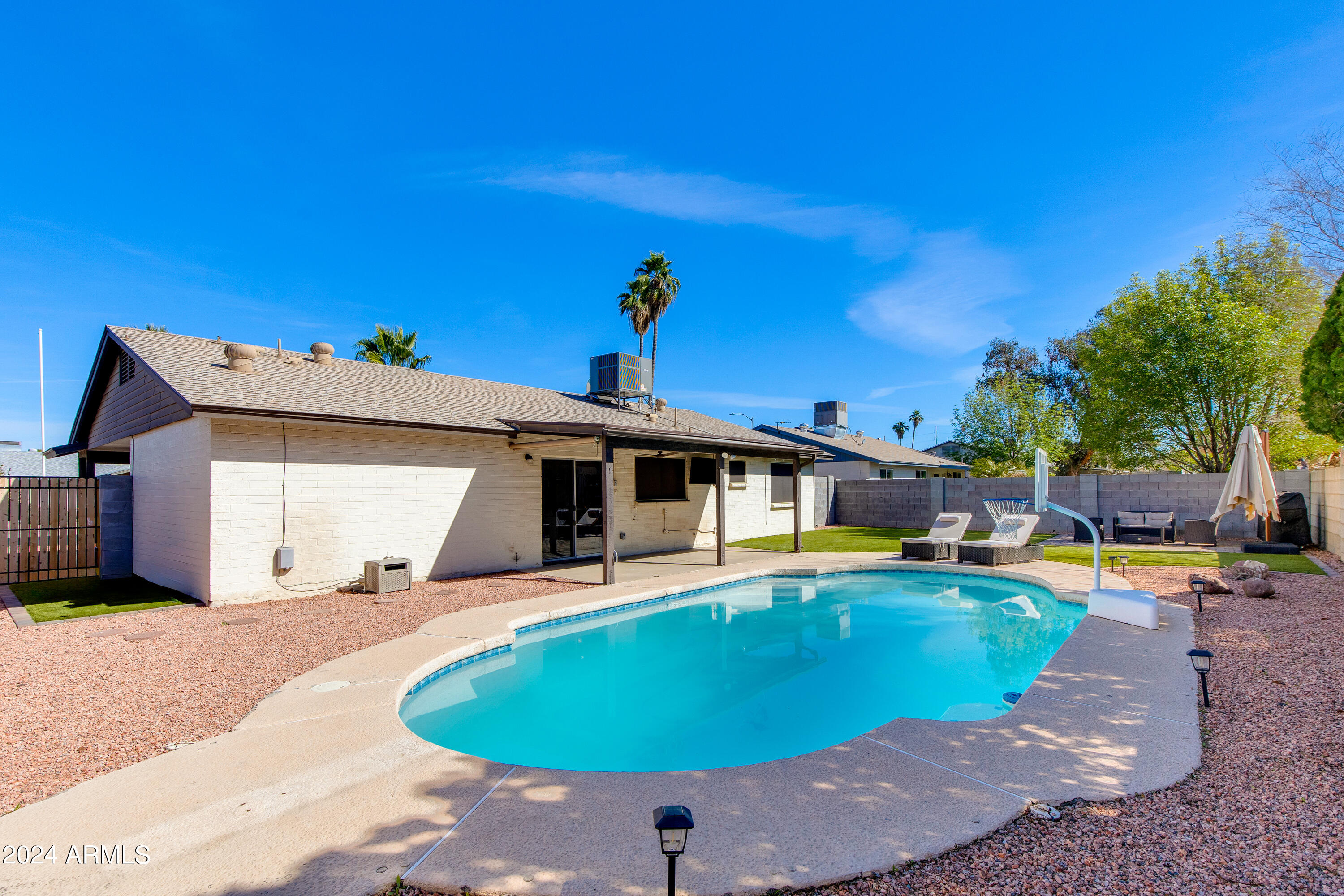 2739 W CHARLESTON Avenue