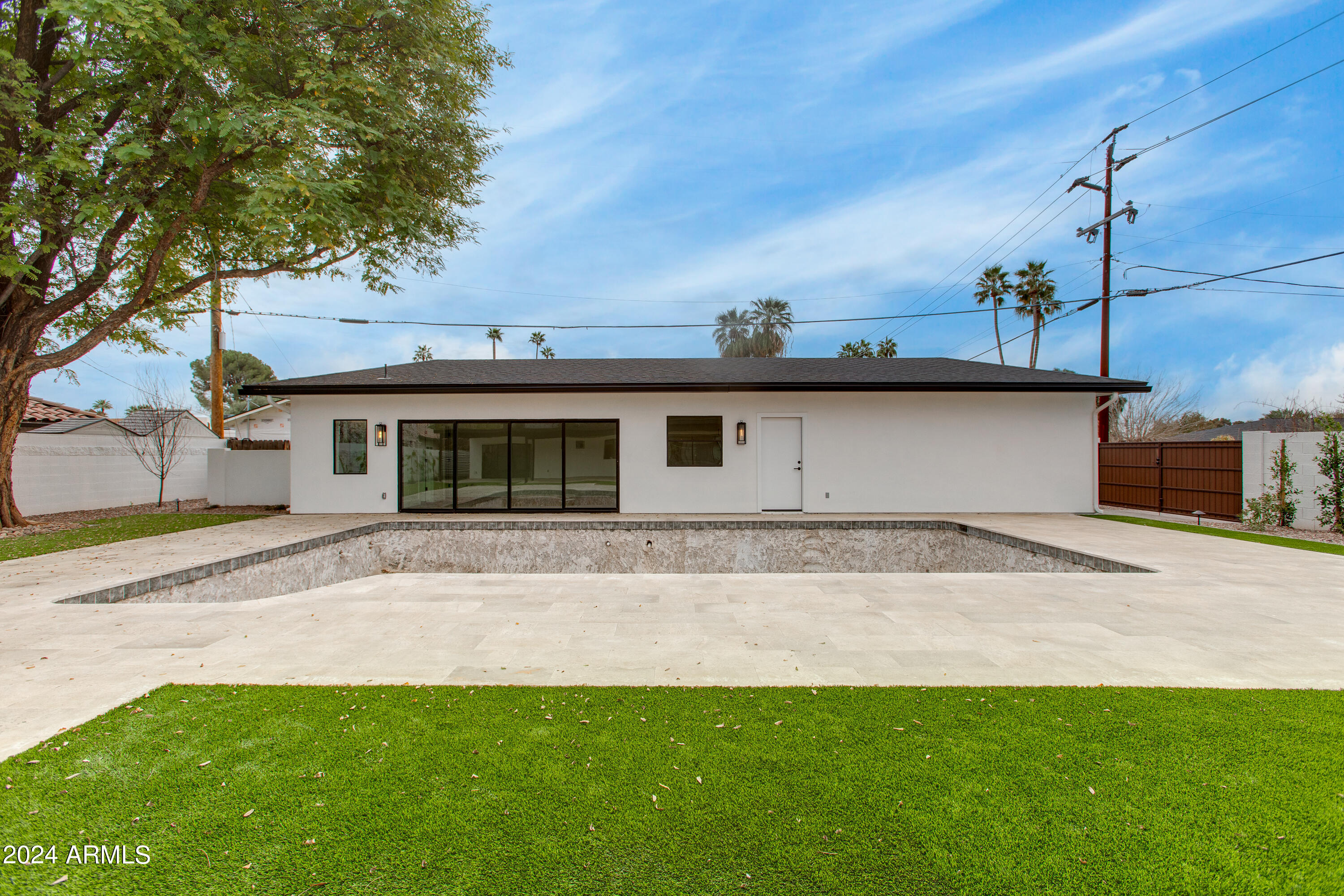 303 E TUCKEY Lane