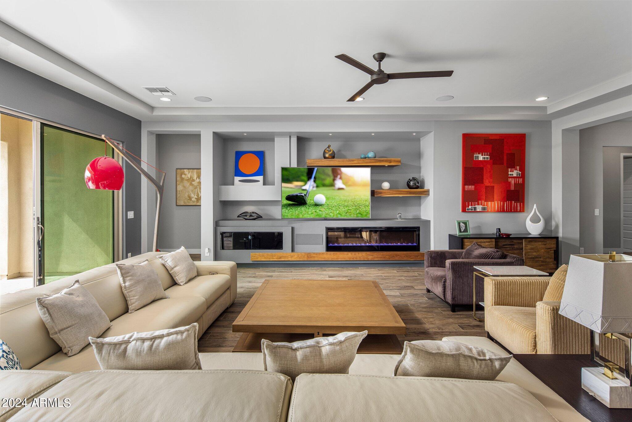 3103 E CAT BALUE Drive