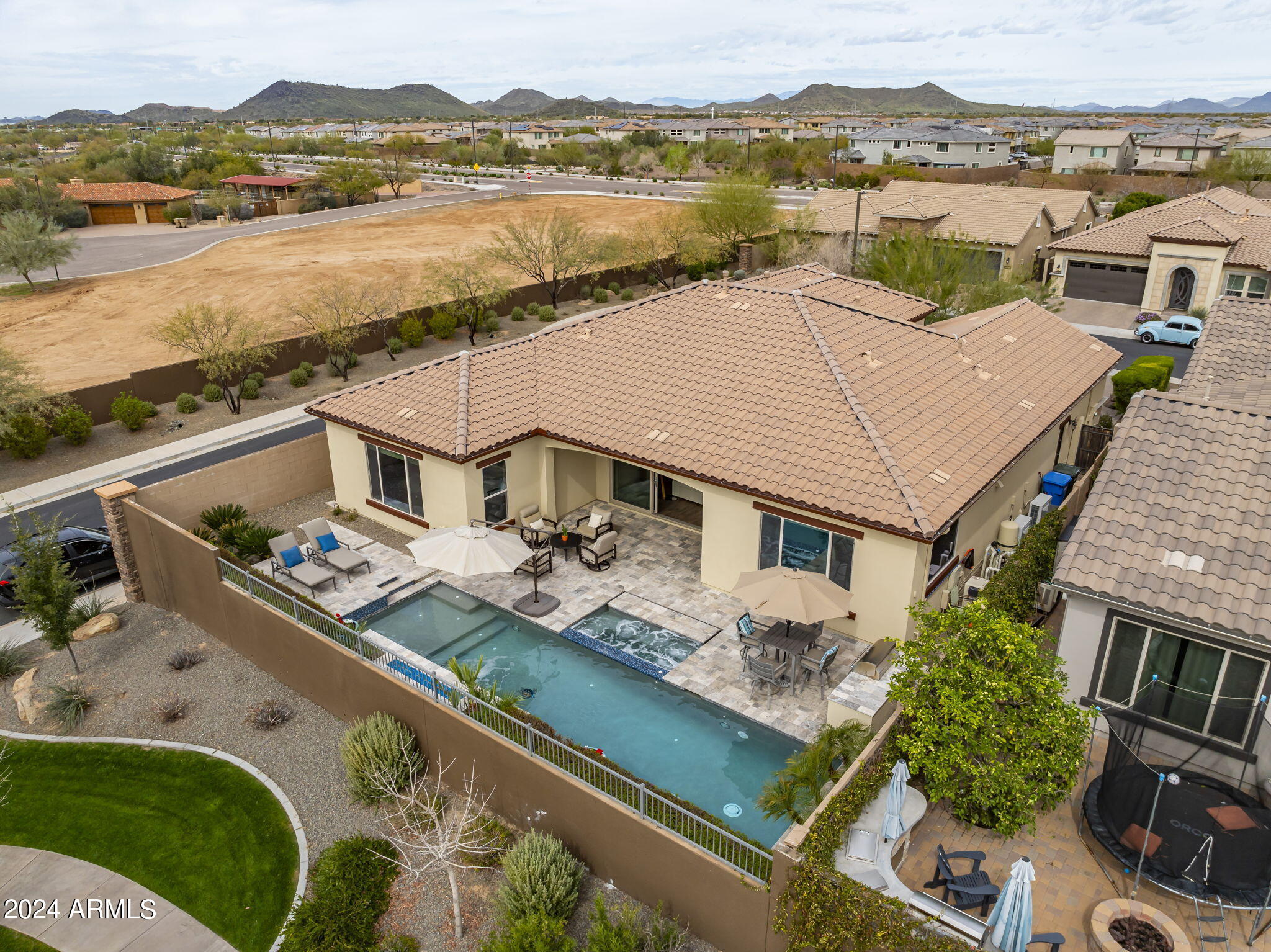 3103 E CAT BALUE Drive