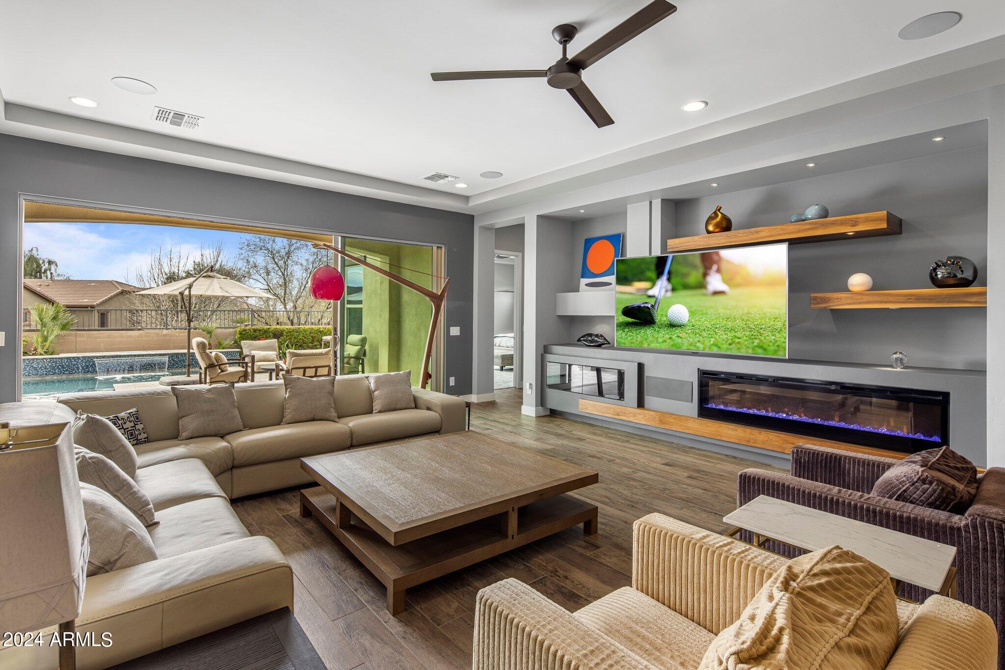 3103 E CAT BALUE Drive