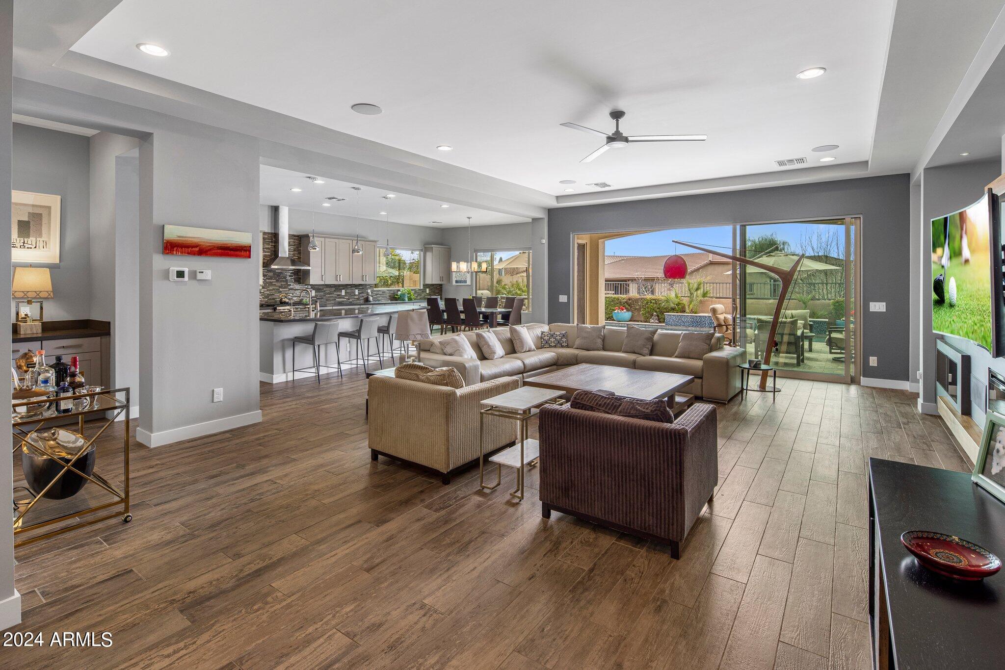 3103 E CAT BALUE Drive