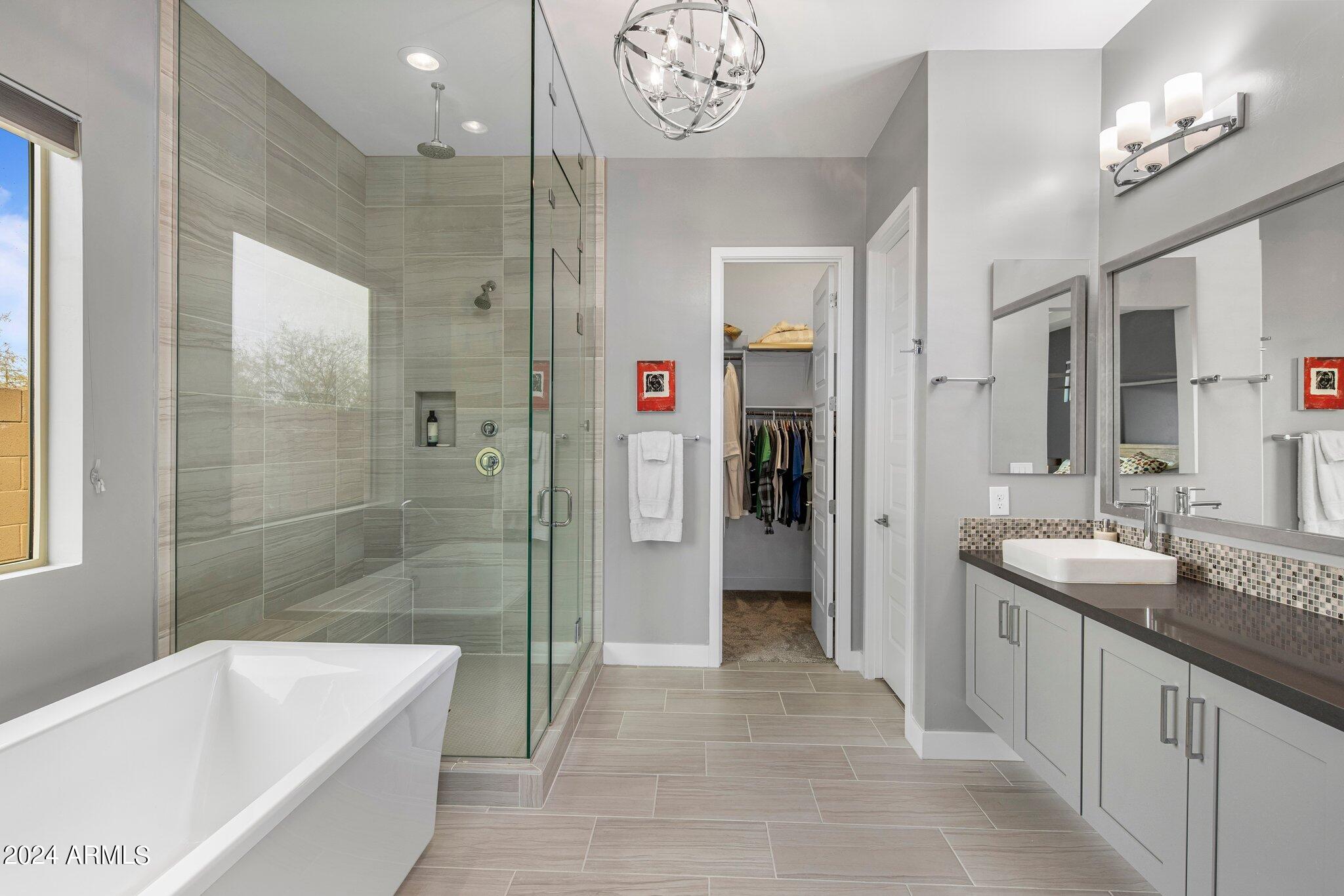 3103 E CAT BALUE Drive