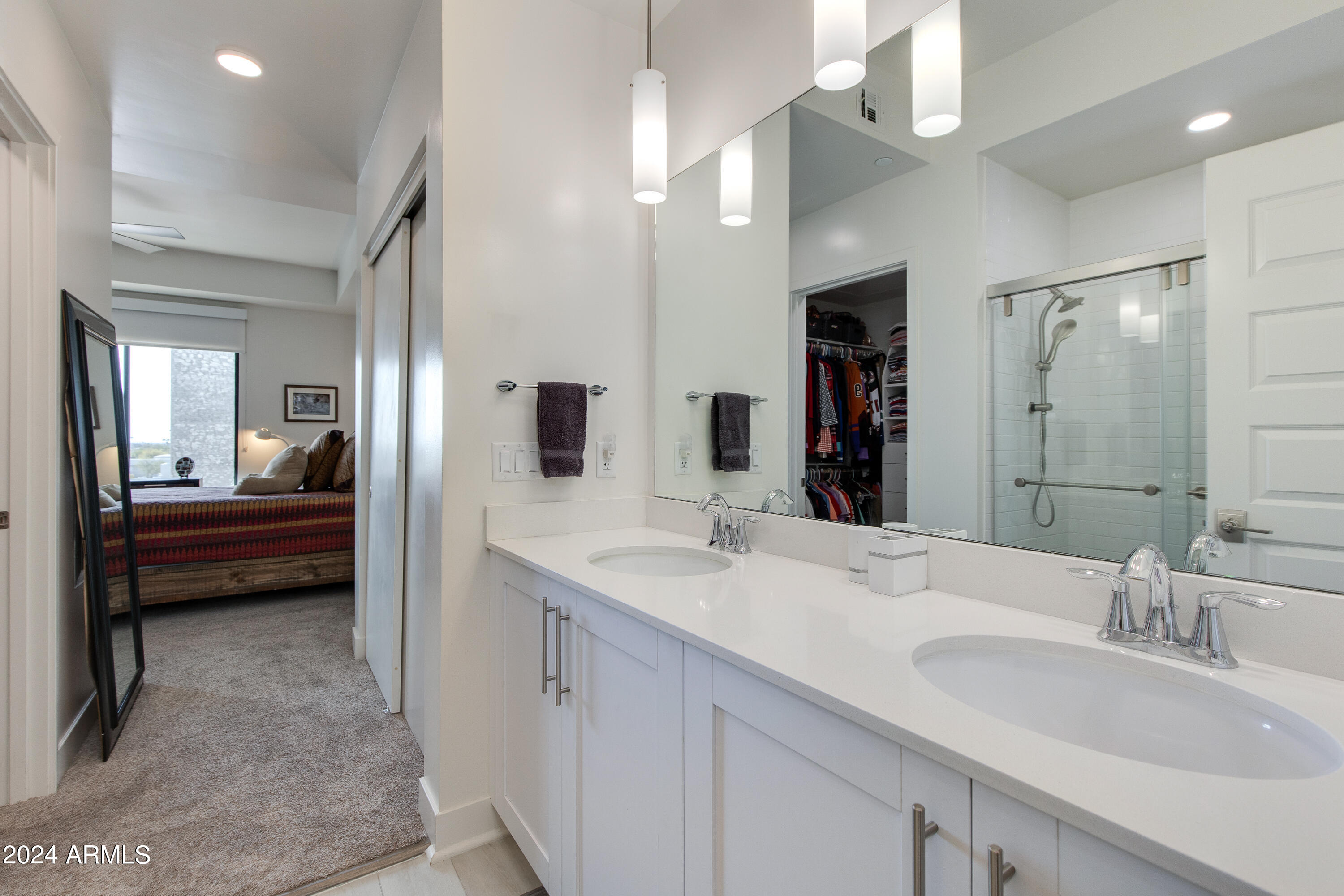 7300 E EARLL Drive, 4019