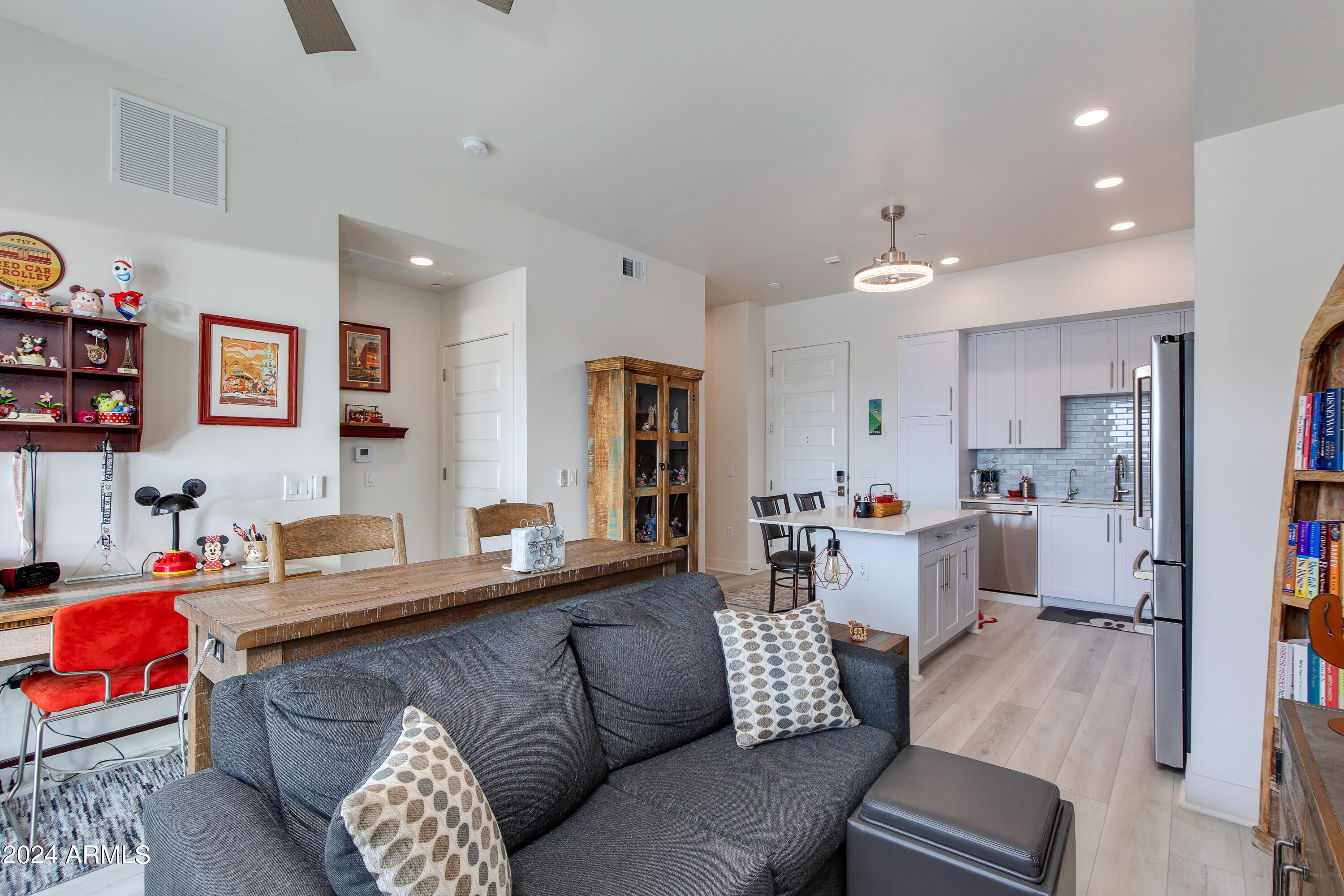 7300 E EARLL Drive, 4019