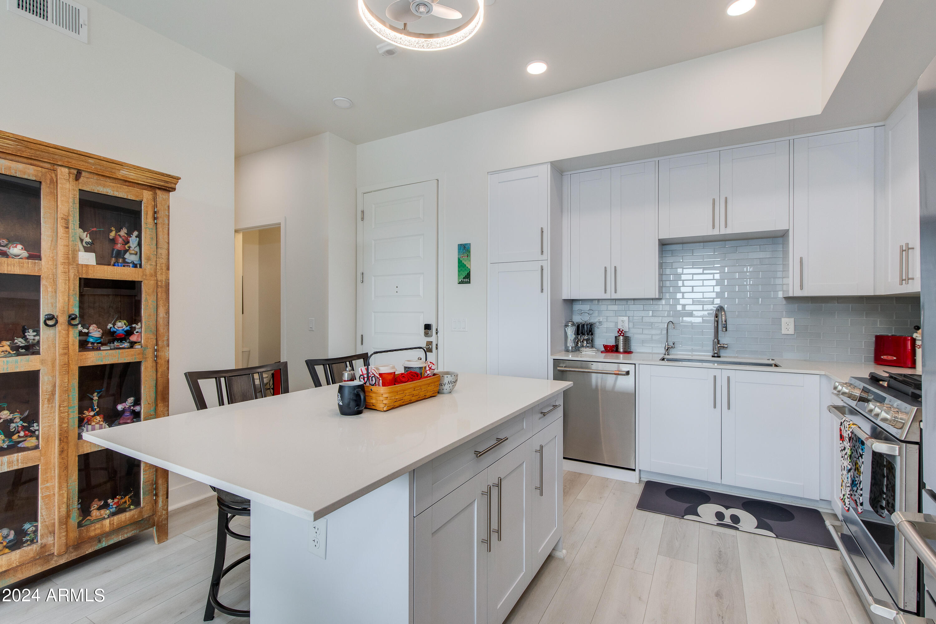 7300 E EARLL Drive, 4019