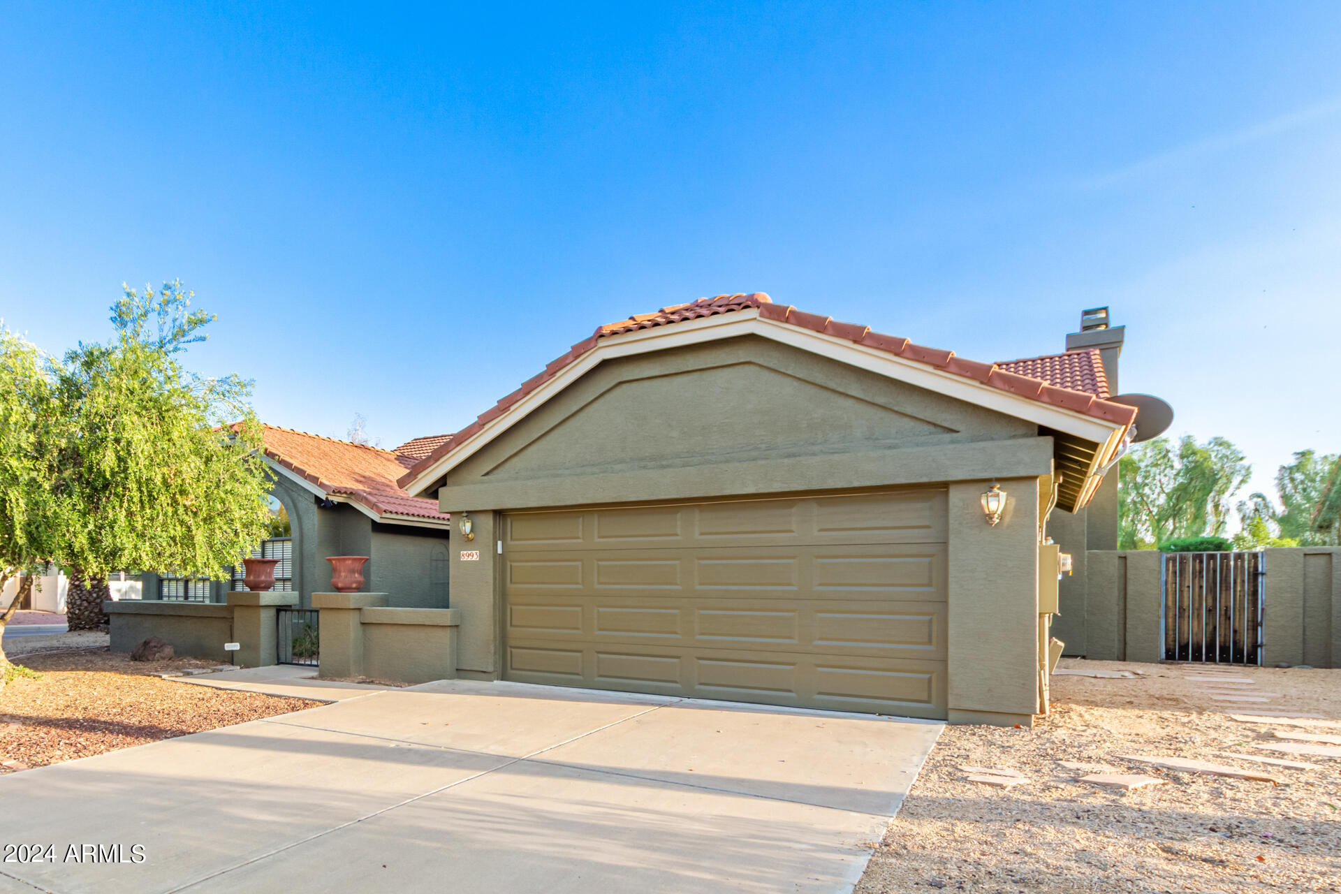 8993 E LUDLOW Drive