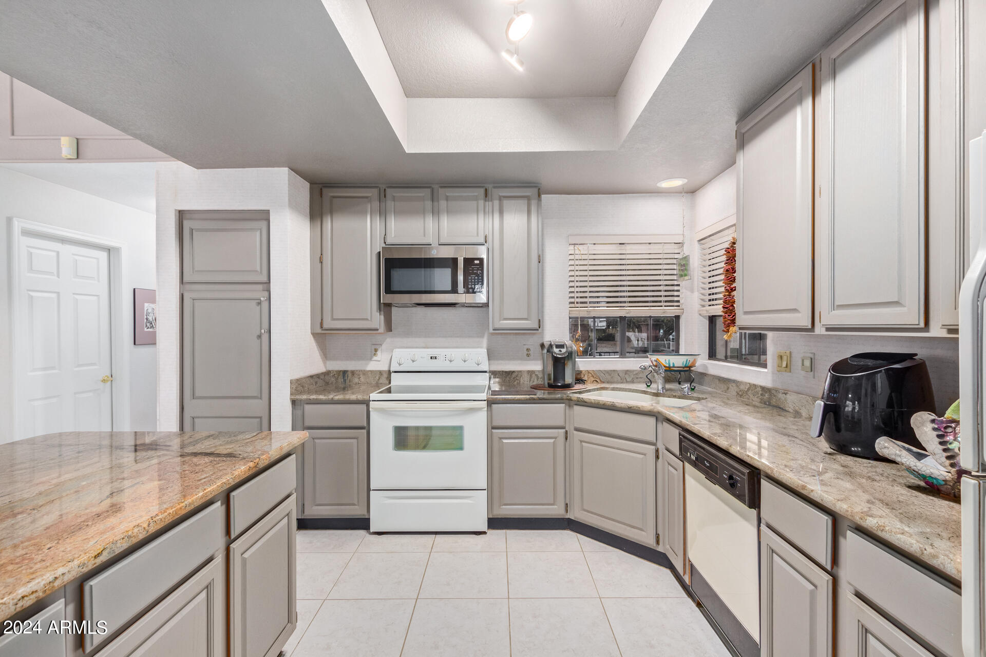 8993 E LUDLOW Drive
