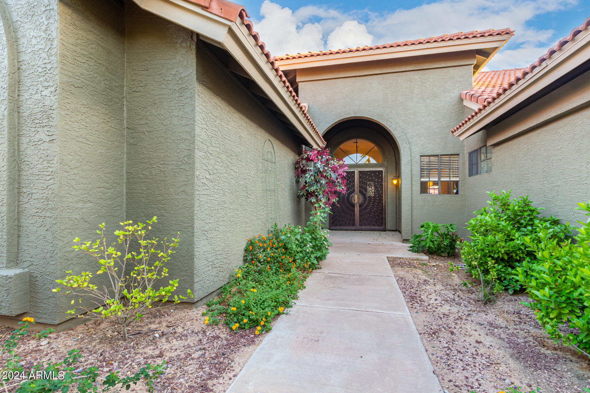8993 E LUDLOW Drive