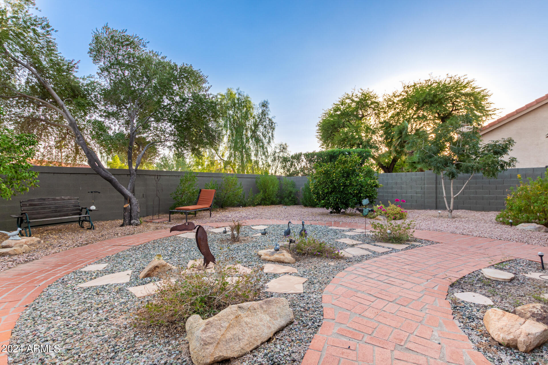 8993 E LUDLOW Drive