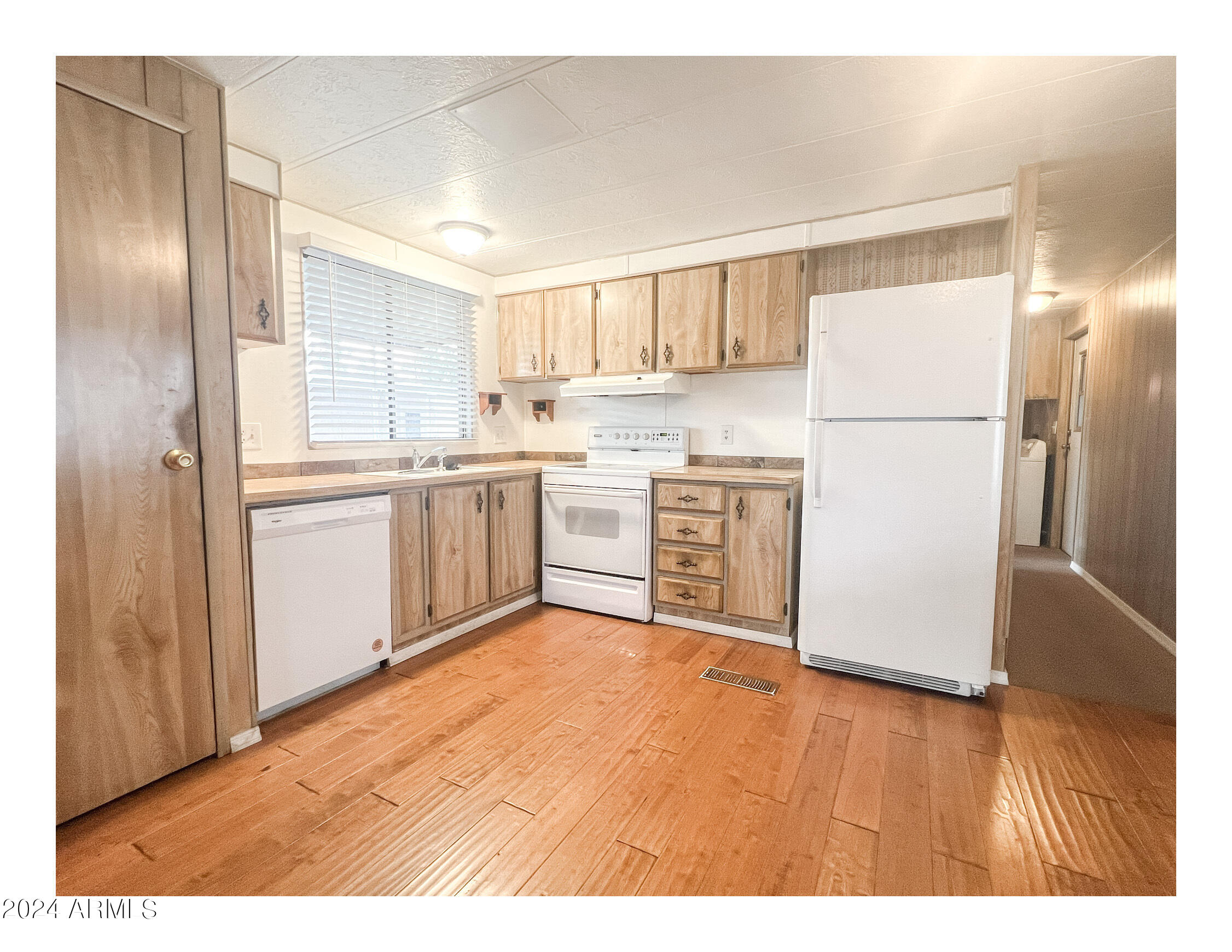 535 S ALMA SCHOOL Road 38