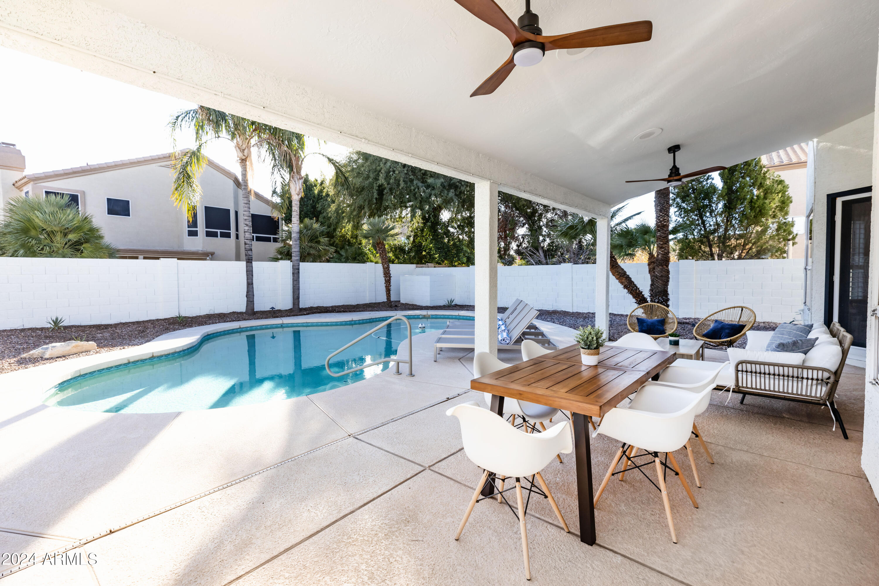 5501 E HARTFORD Avenue