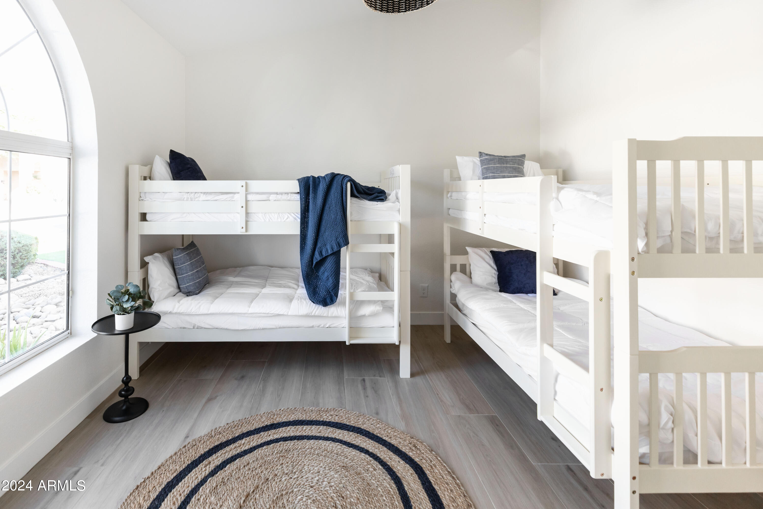 5501 E HARTFORD Avenue