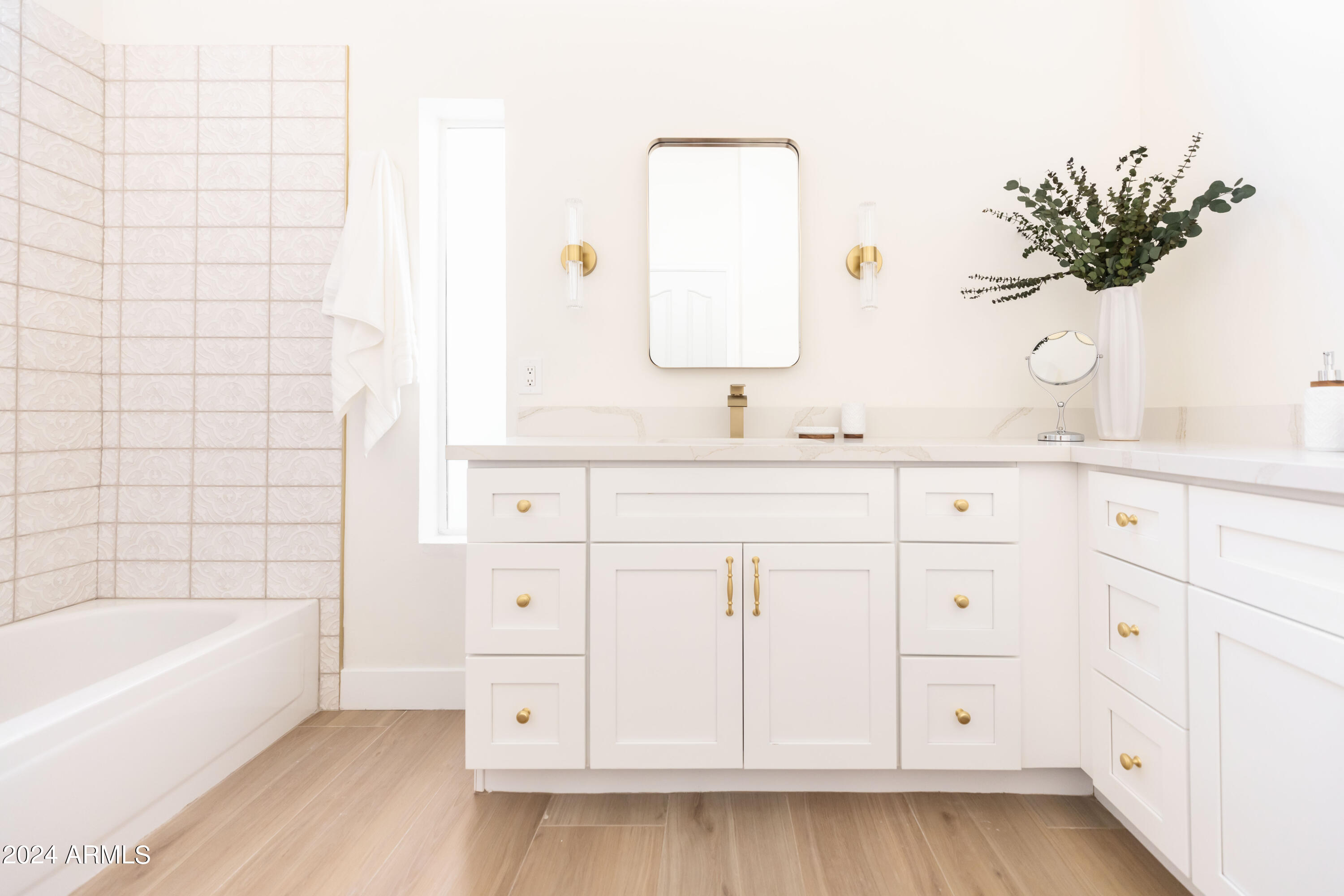 5501 E HARTFORD Avenue