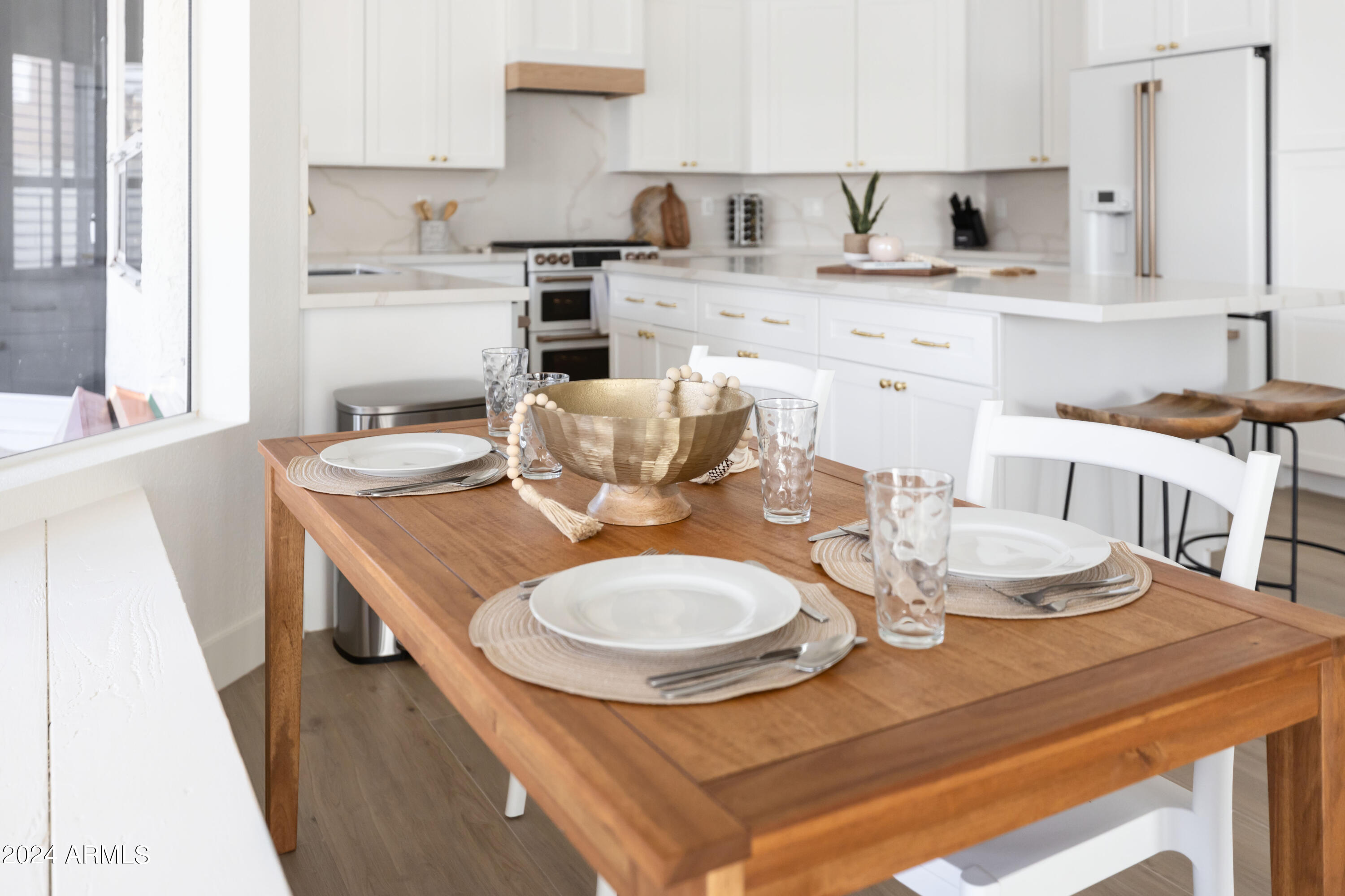 5501 E HARTFORD Avenue