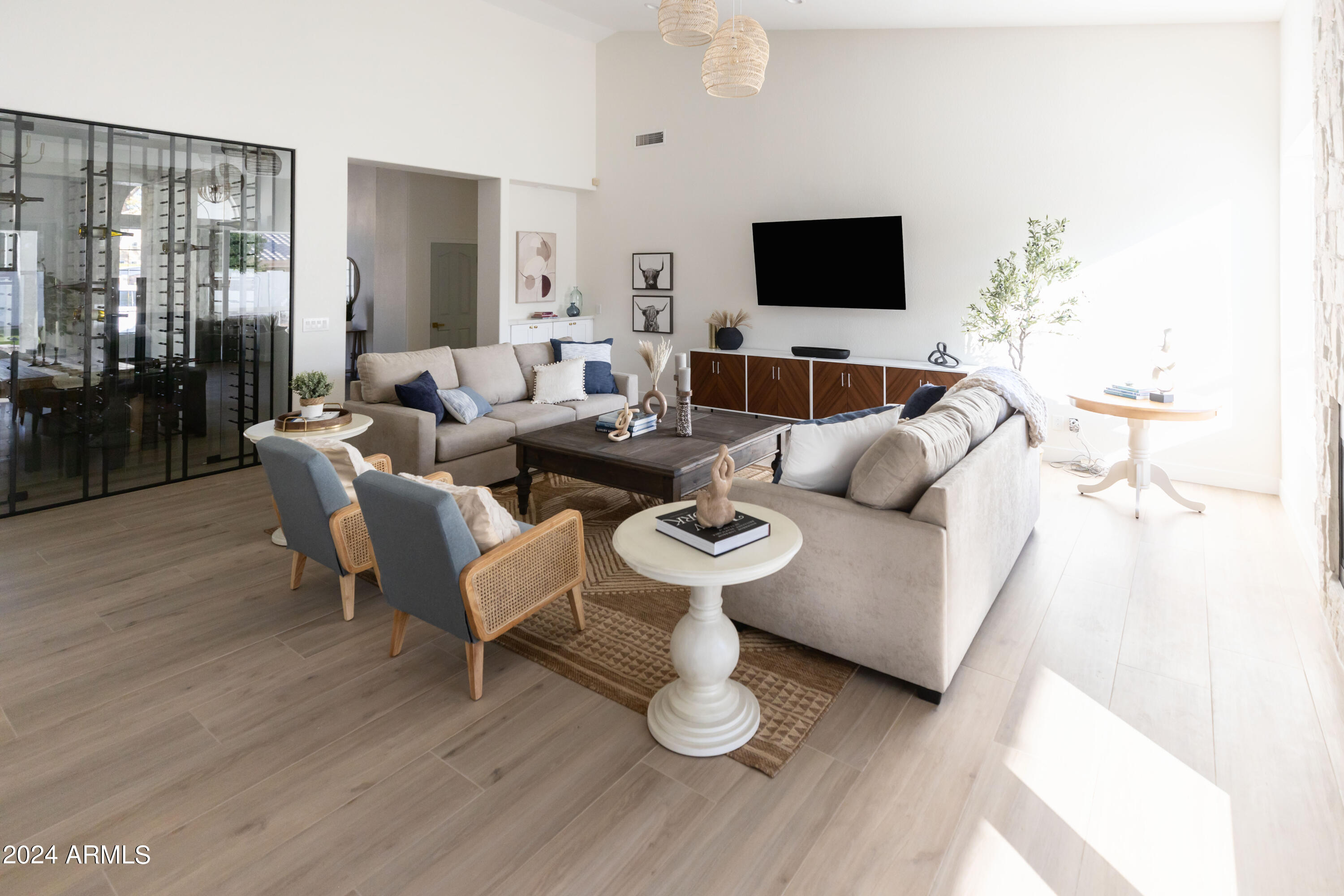 5501 E HARTFORD Avenue