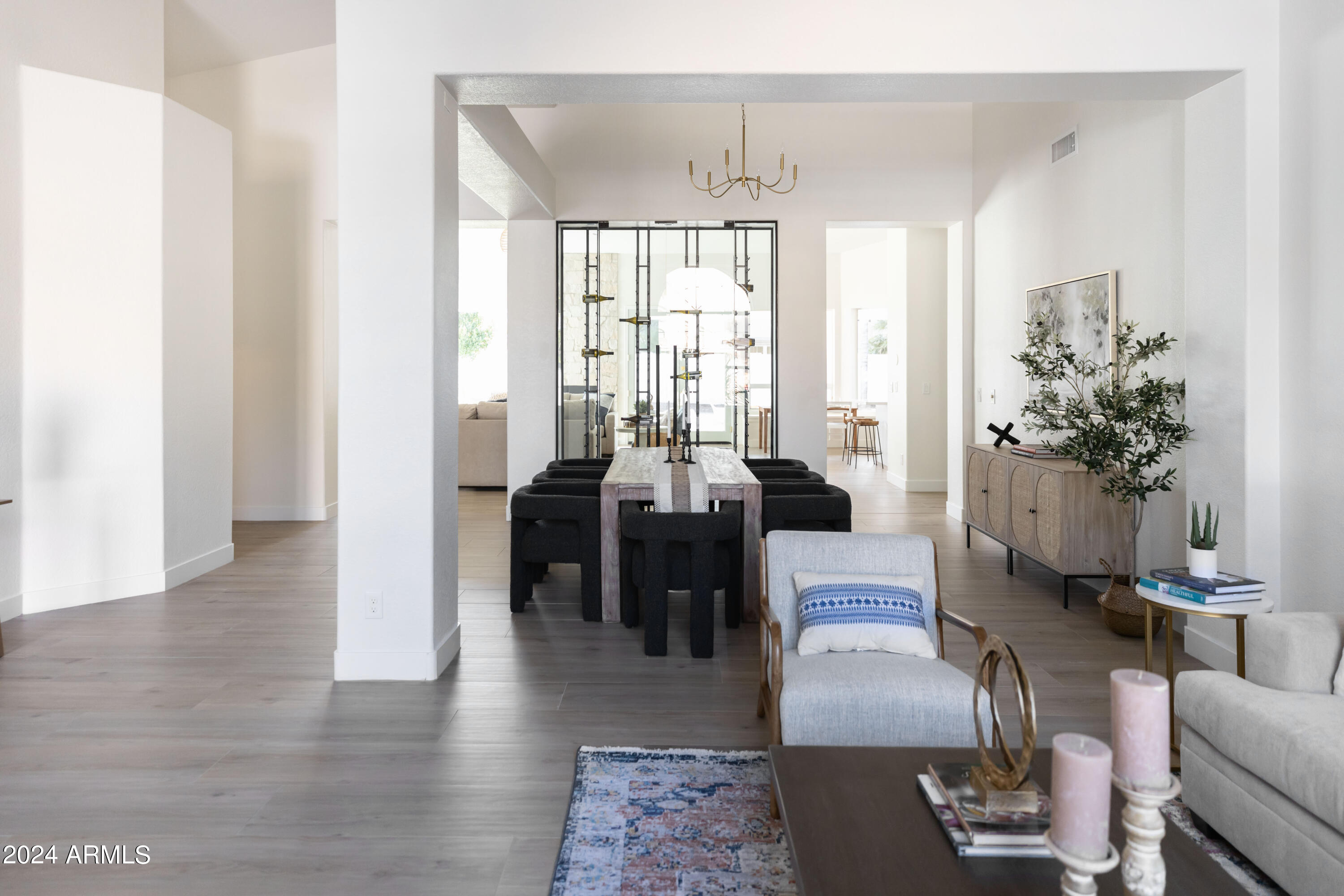 5501 E HARTFORD Avenue