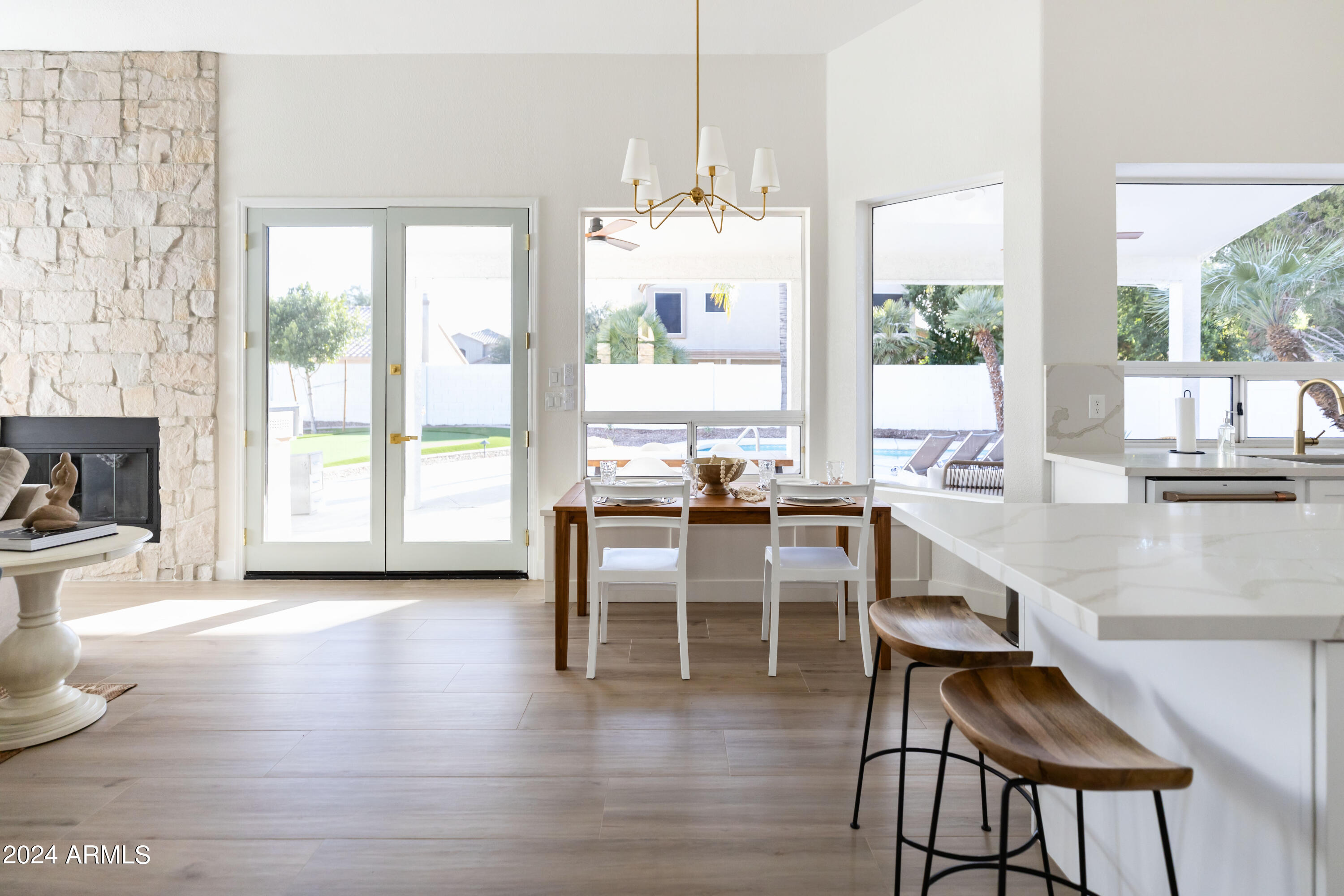 5501 E HARTFORD Avenue