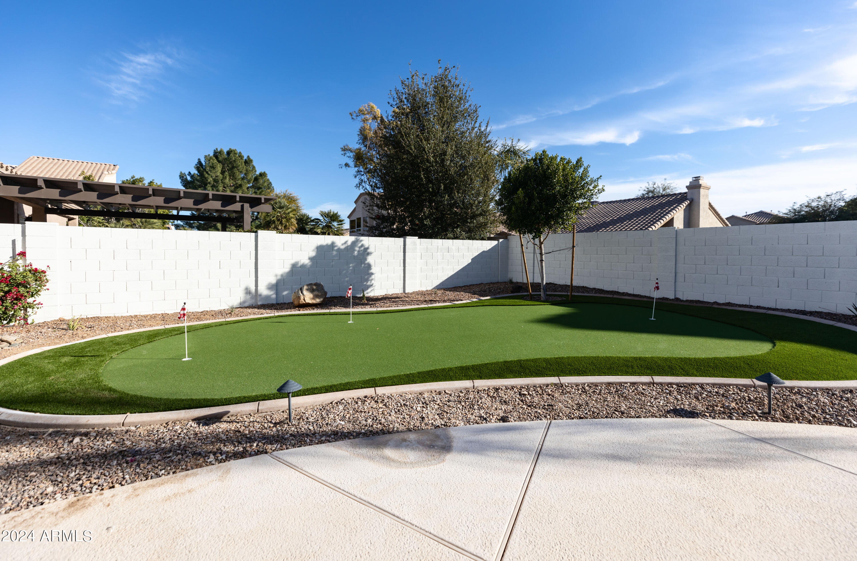 5501 E HARTFORD Avenue