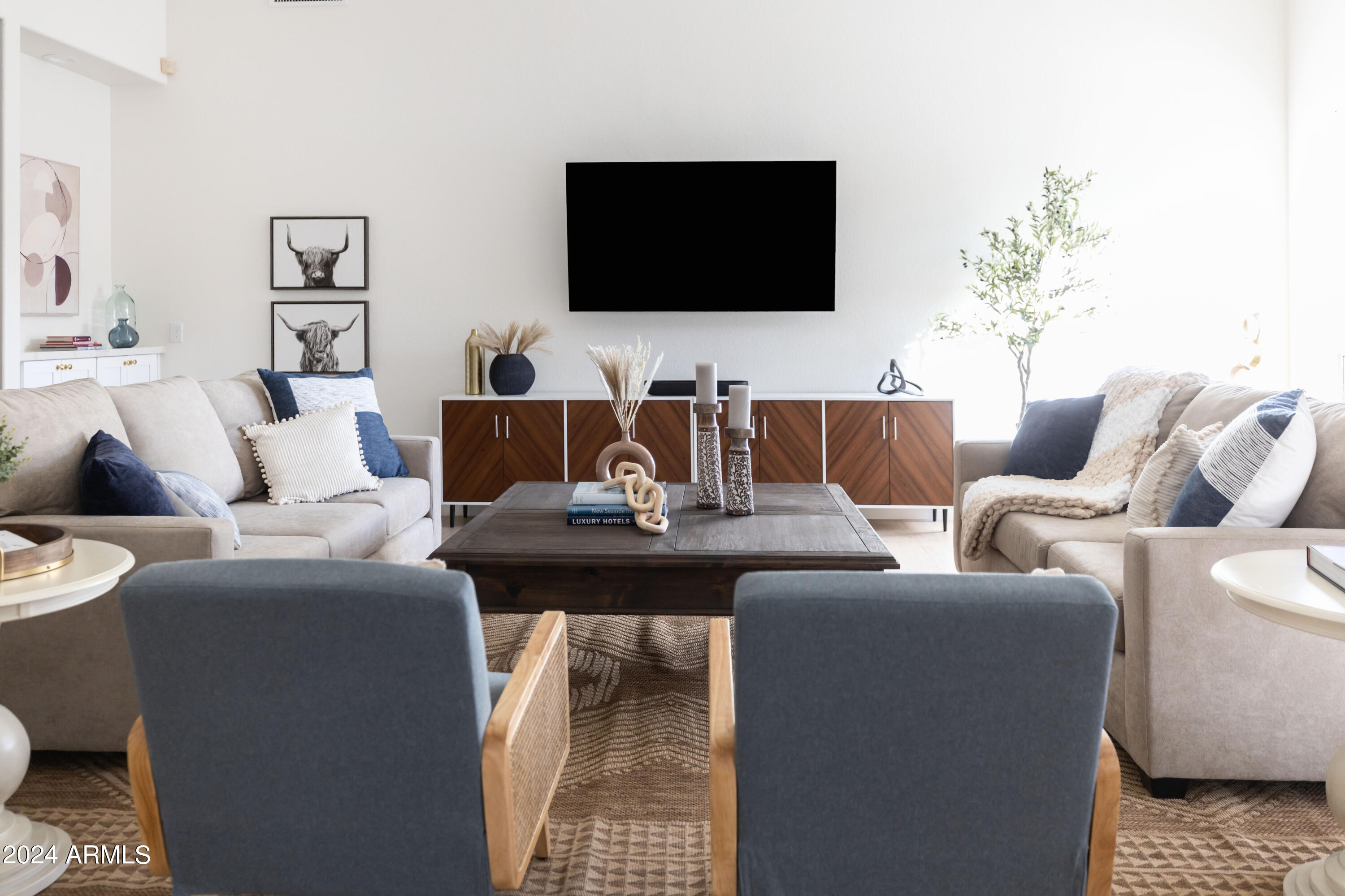 5501 E HARTFORD Avenue