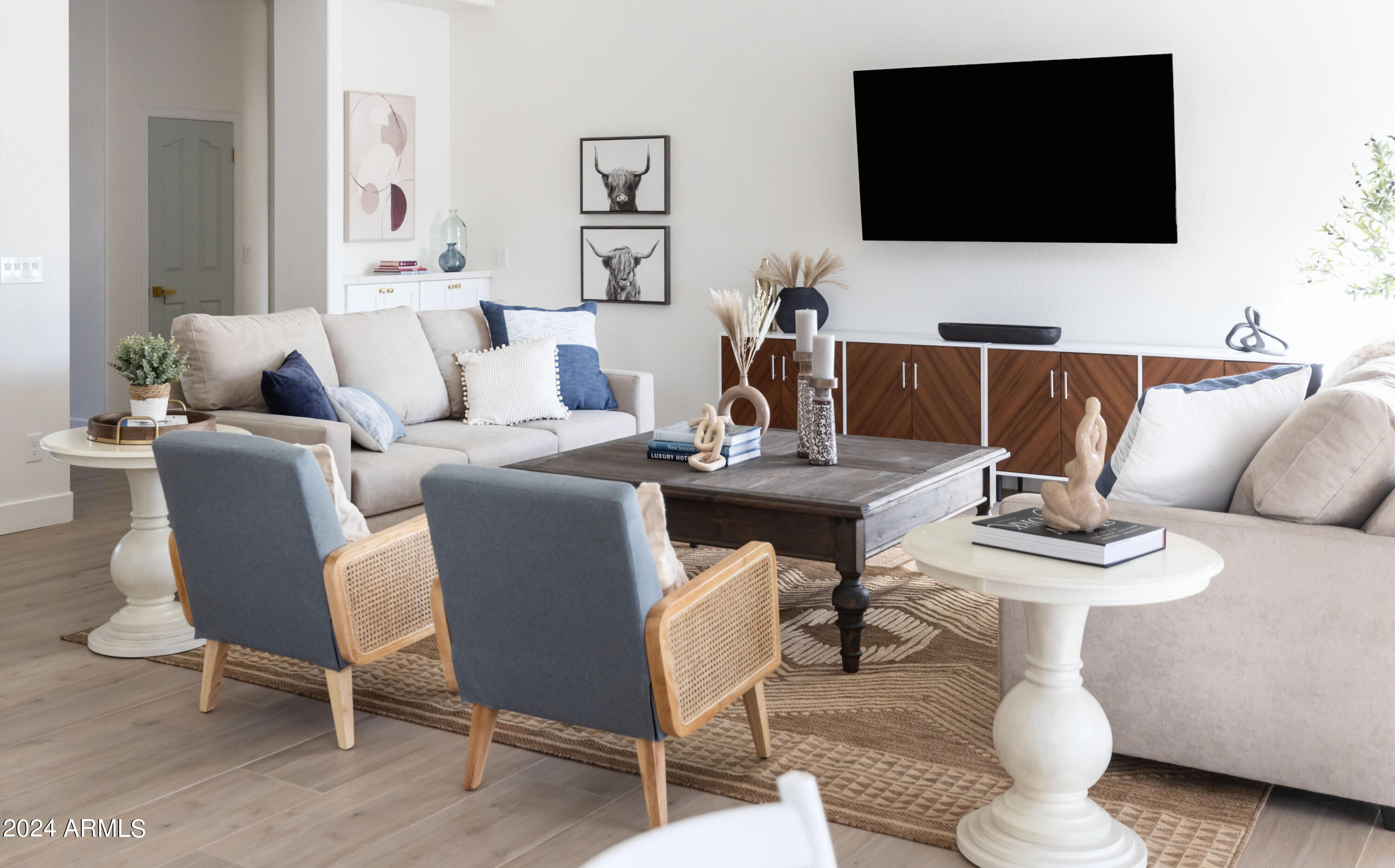 5501 E HARTFORD Avenue