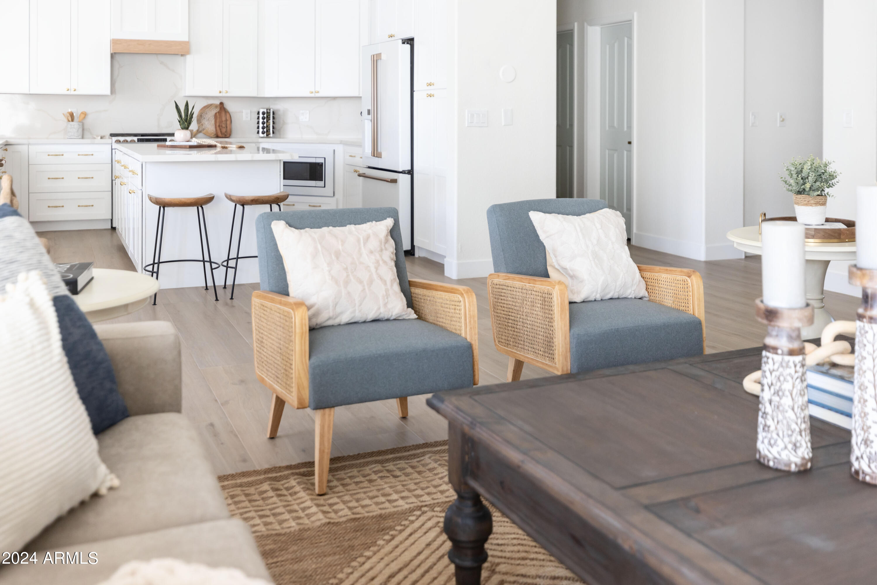 5501 E HARTFORD Avenue