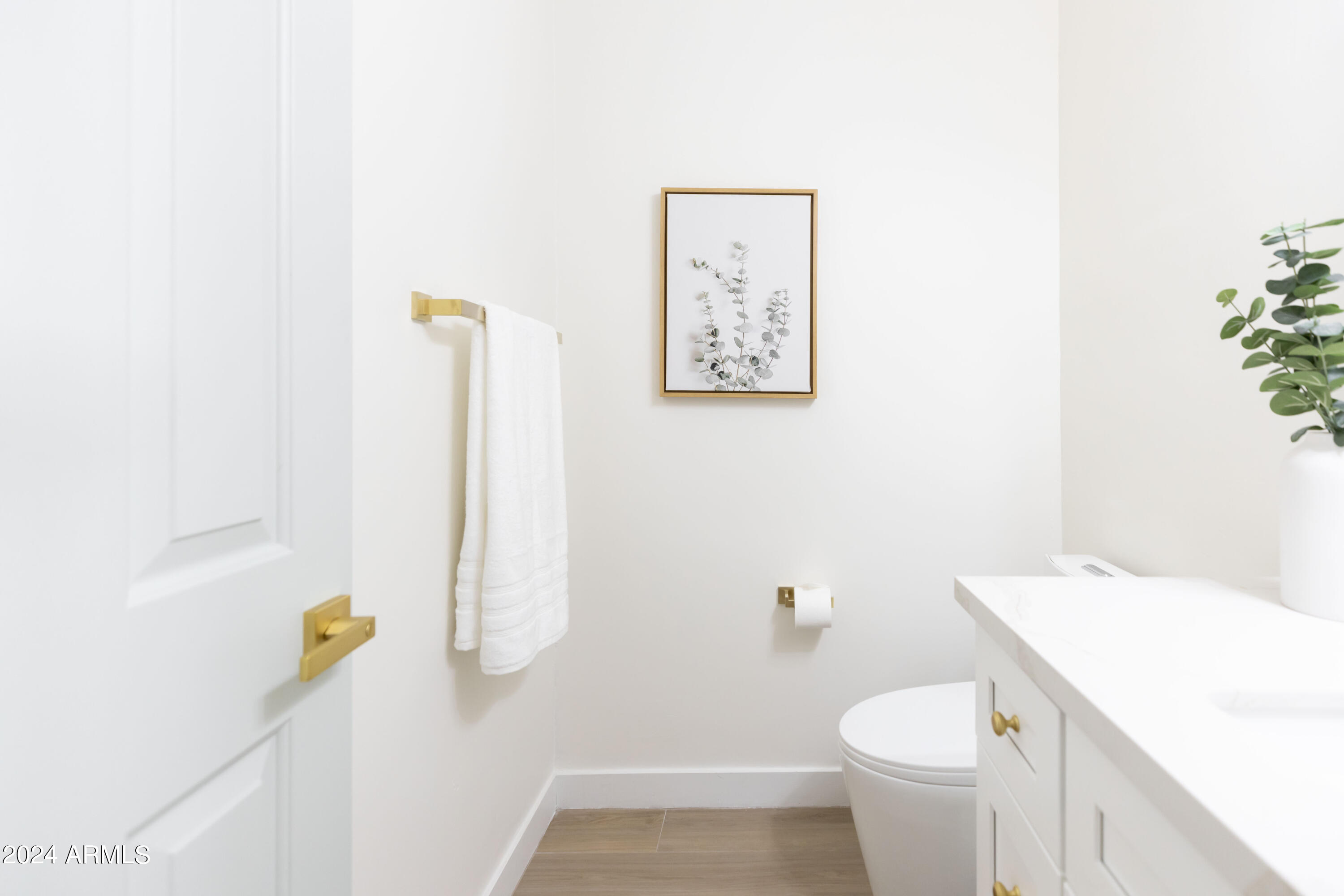 5501 E HARTFORD Avenue