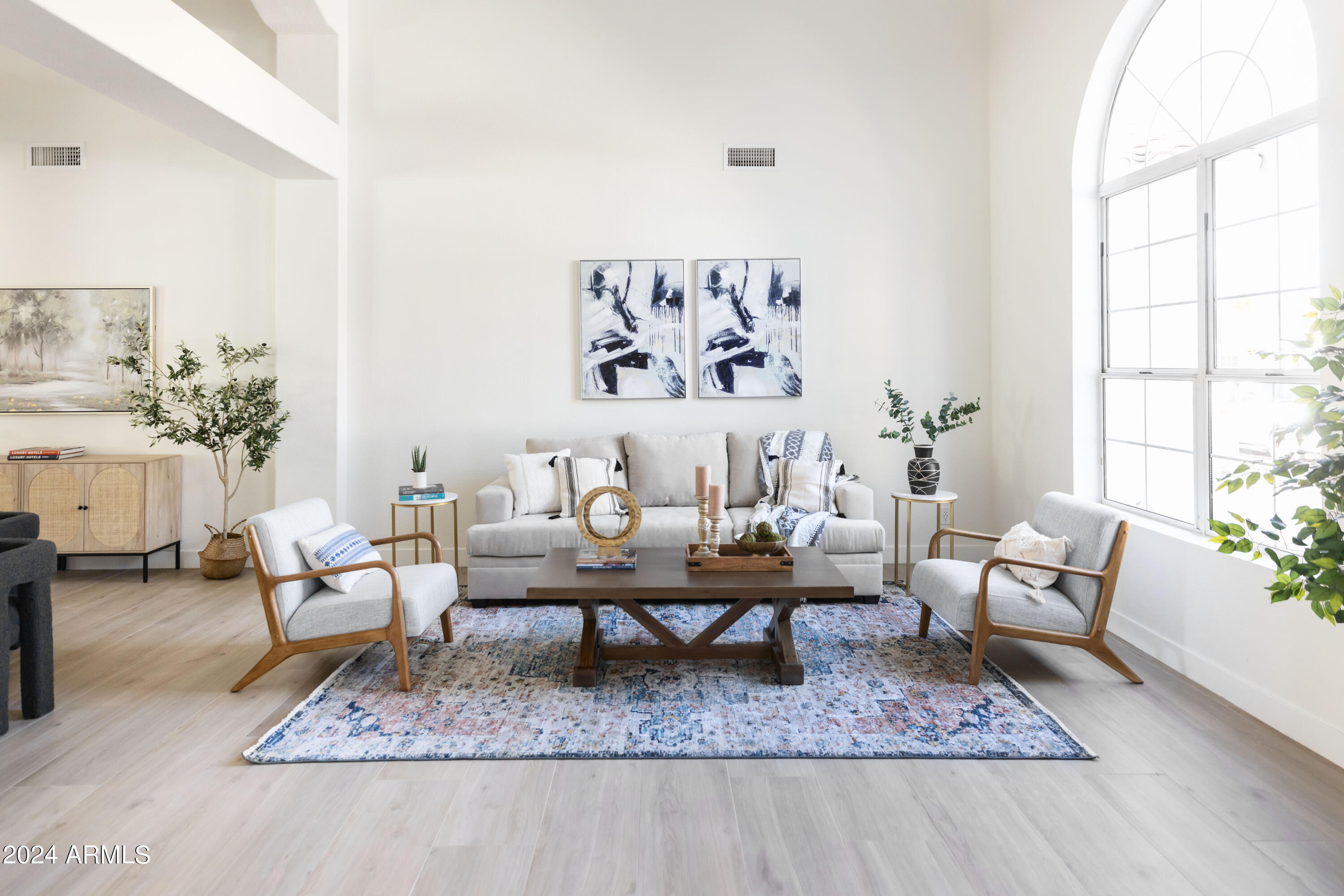 5501 E HARTFORD Avenue