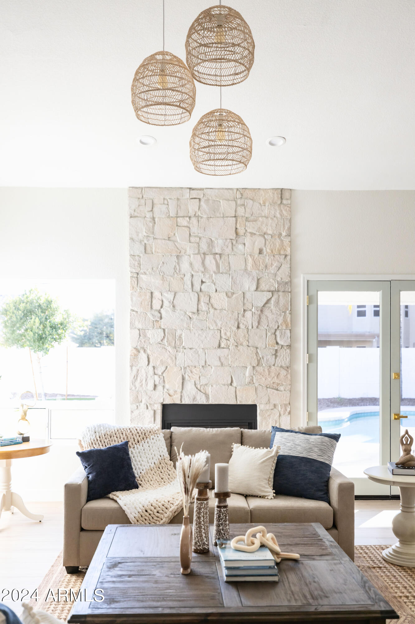 5501 E HARTFORD Avenue