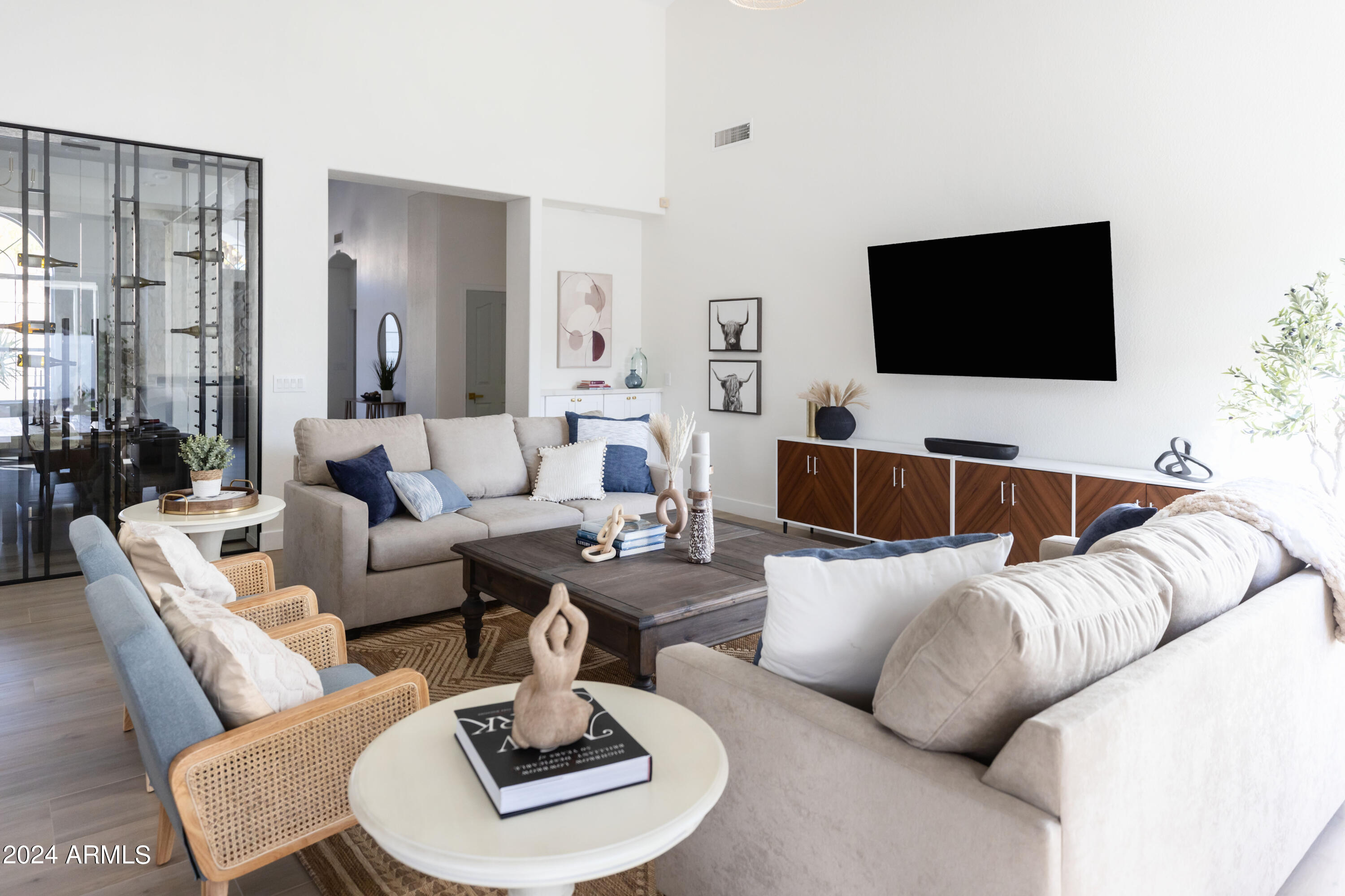 5501 E HARTFORD Avenue