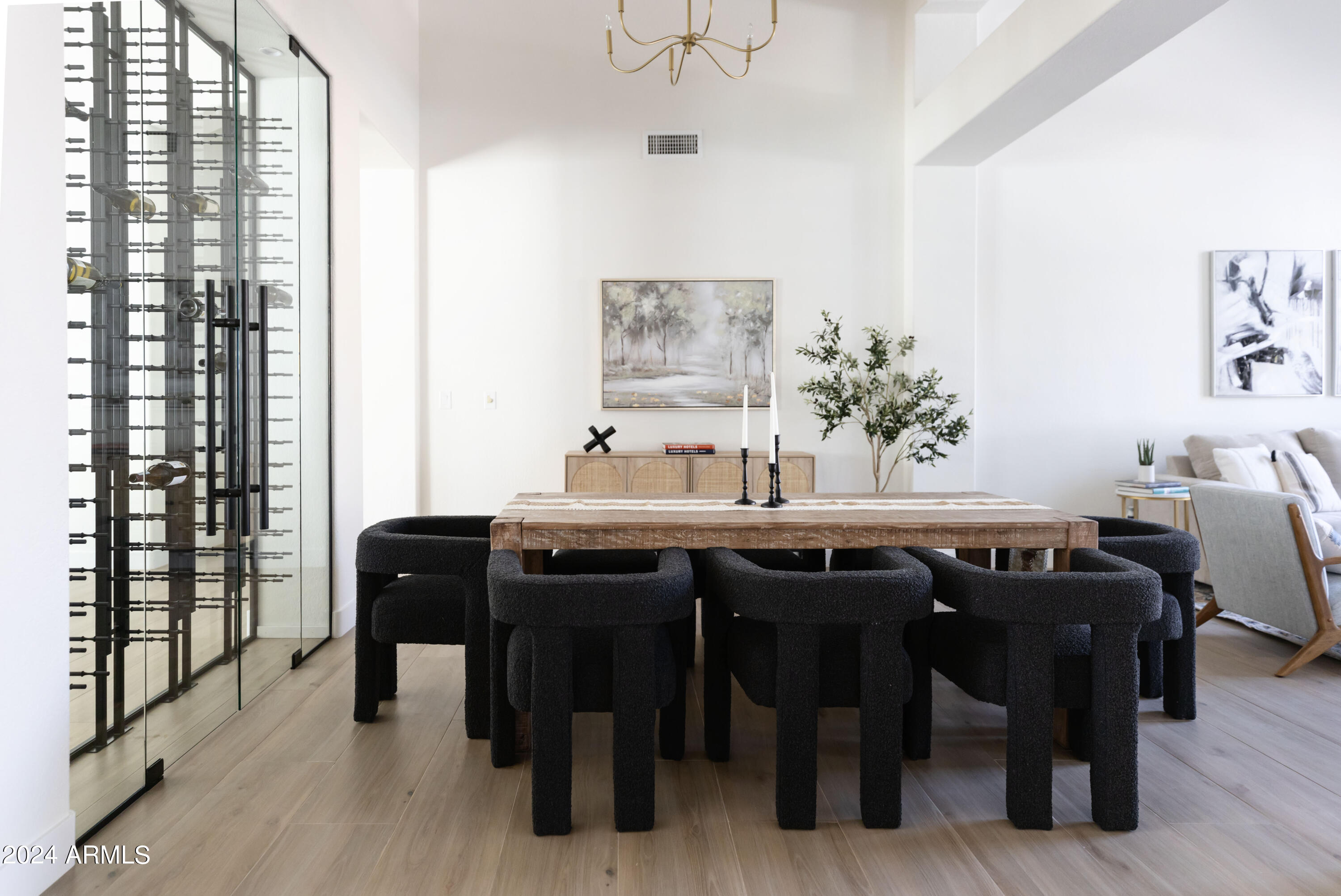 5501 E HARTFORD Avenue