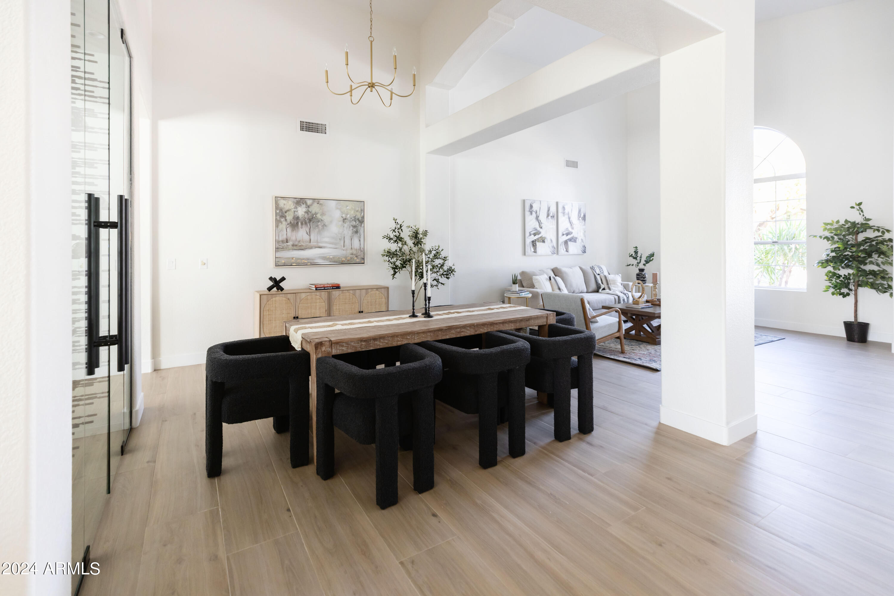 5501 E HARTFORD Avenue