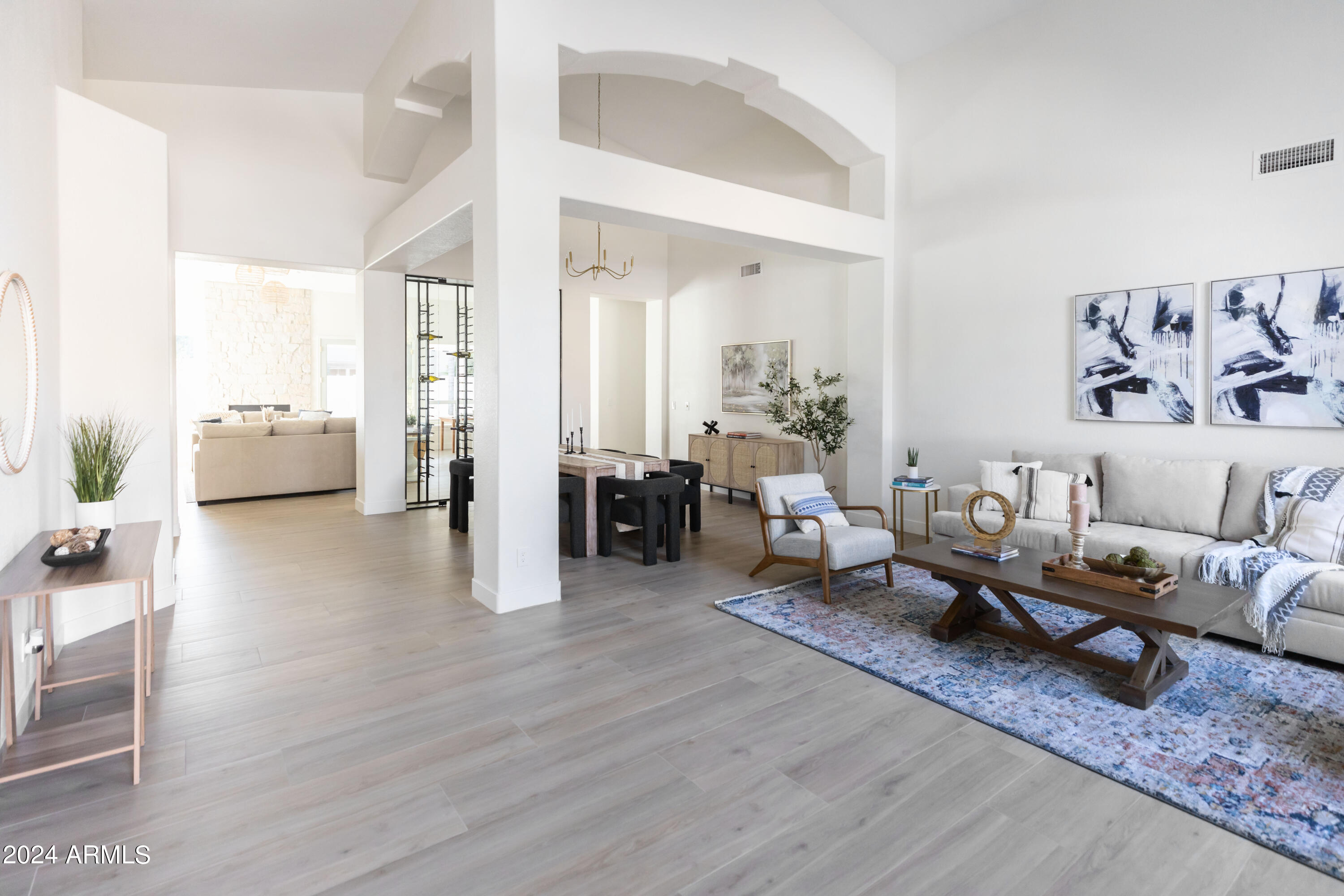 5501 E HARTFORD Avenue