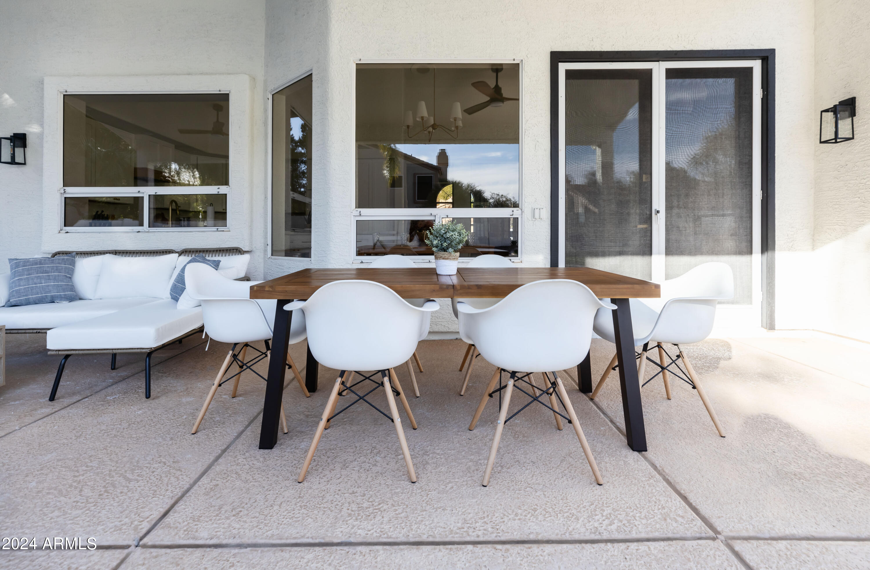 5501 E HARTFORD Avenue